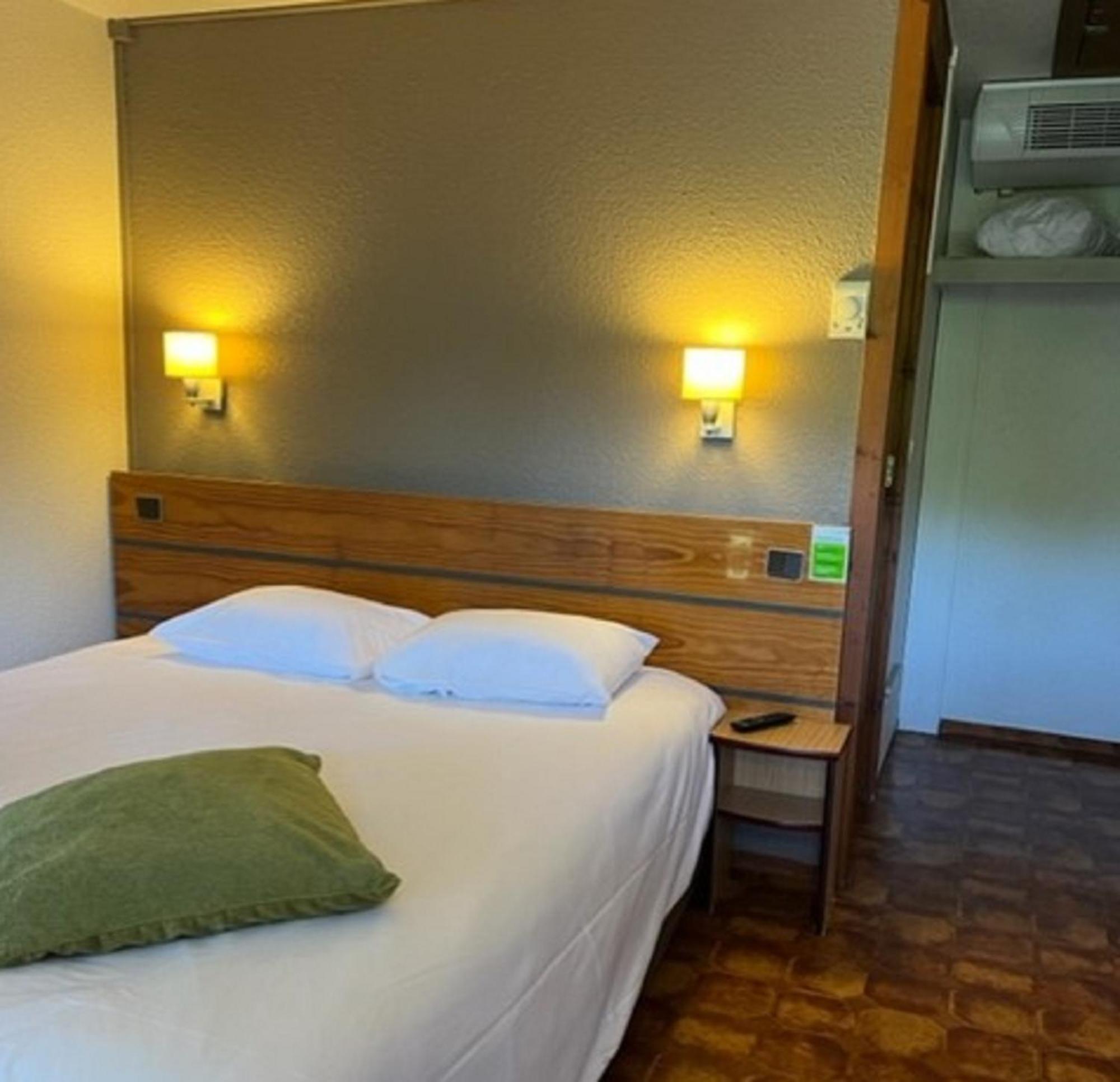 Triple Room 1 Double bed 1 Junior Bed,719478376:JPEG