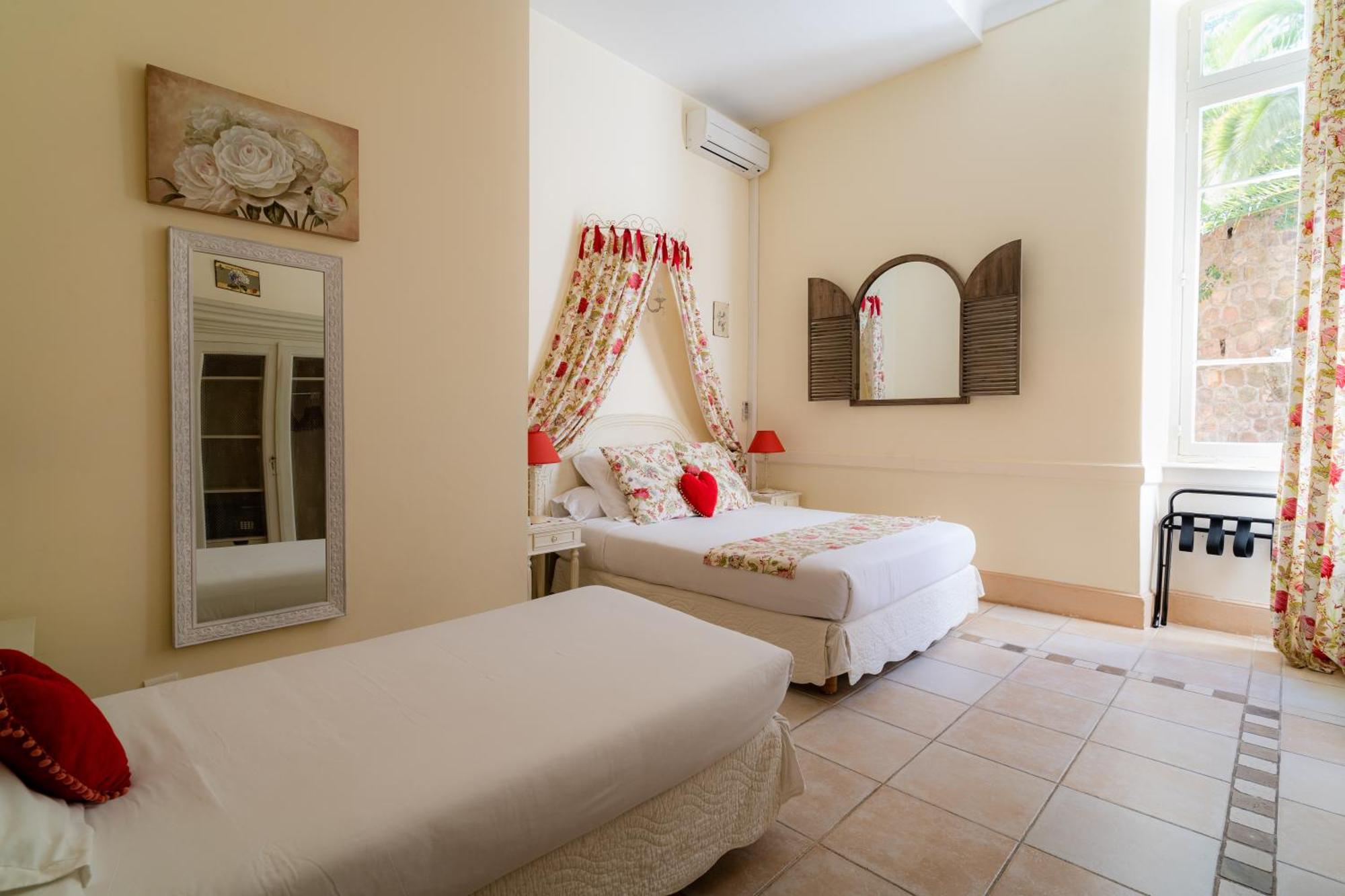 Dreibettzimmer Hügelseite