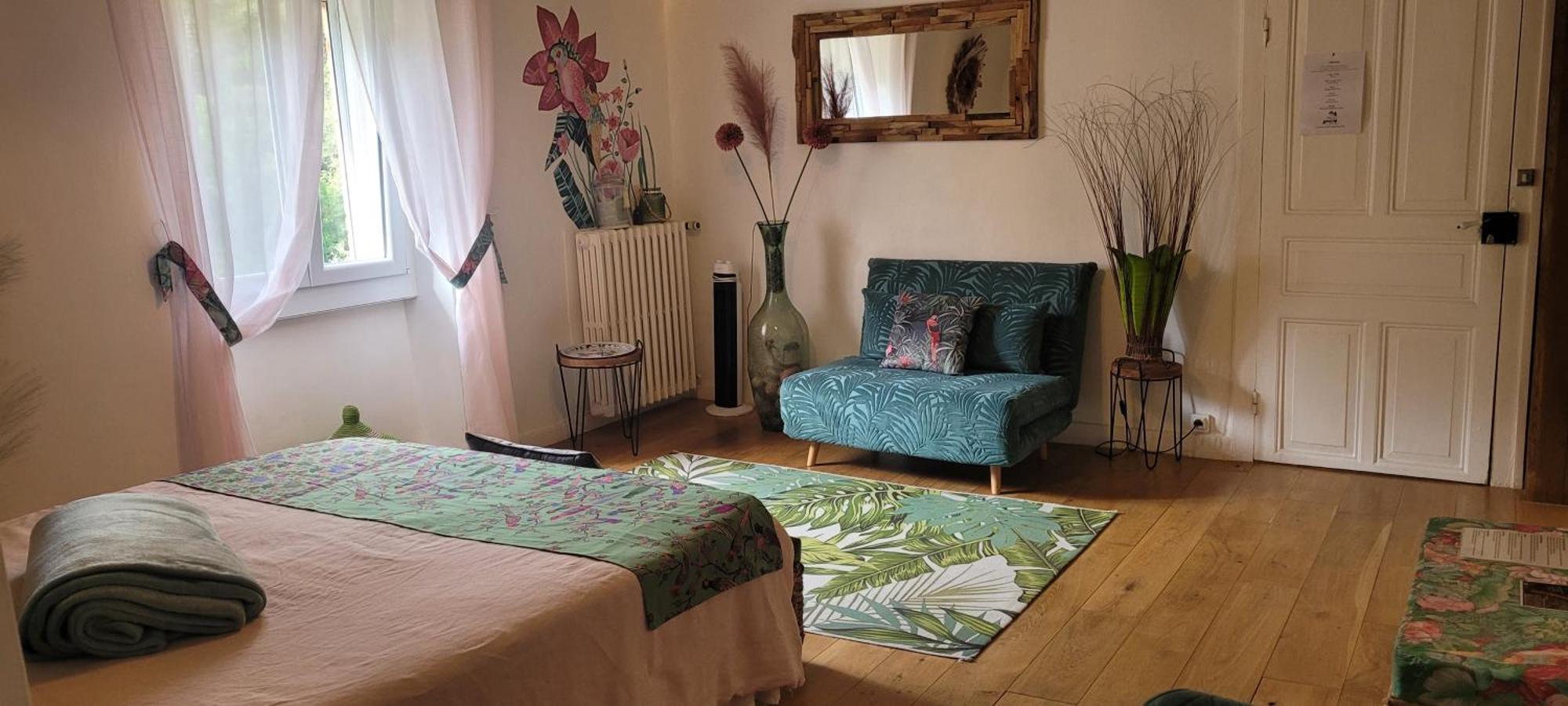 Queen Room Garden View