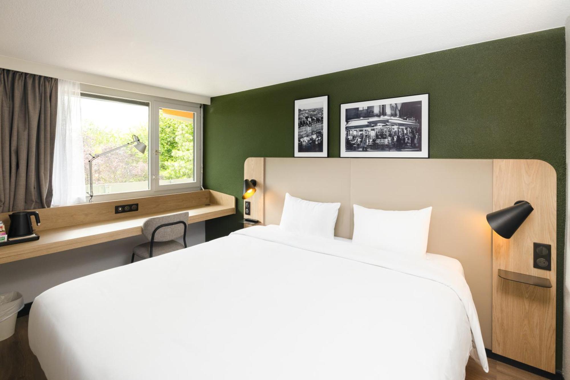 Standard Room 1 Queen Bed