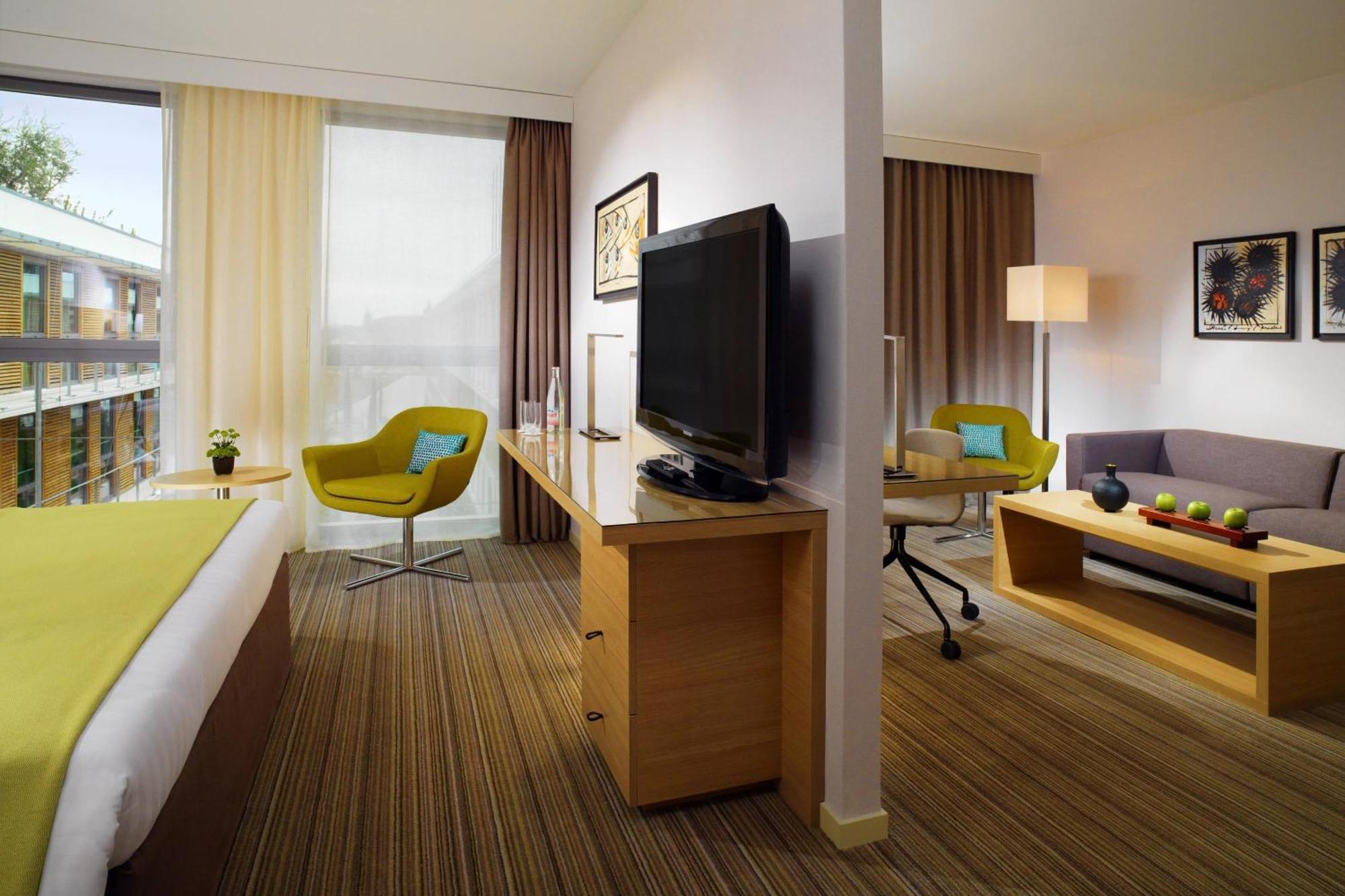 Courtyard Suite 1 Bedroom 2 room Suite 1 King