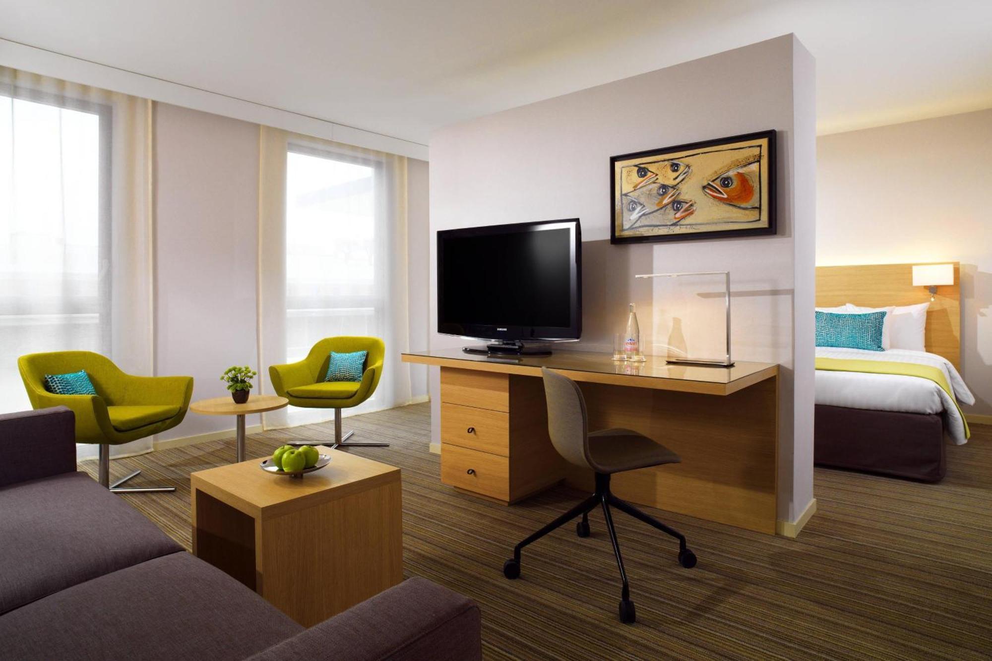 Courtyard Suite 1 Bedroom 2 room Suite 1 King
