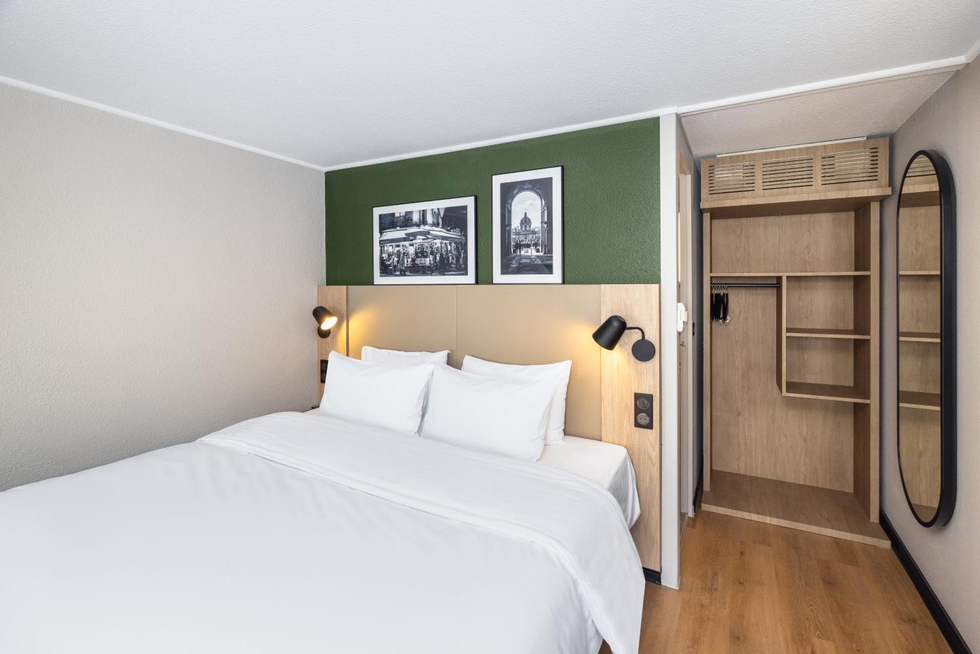 Superior Room 1 King Bed