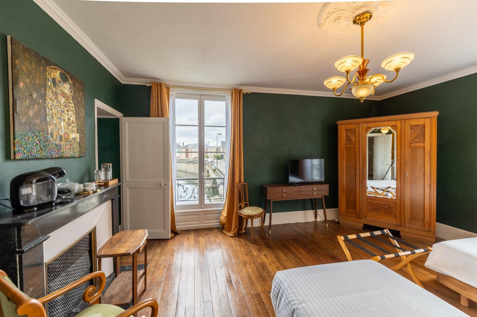 Double or Twin Room Bathroom