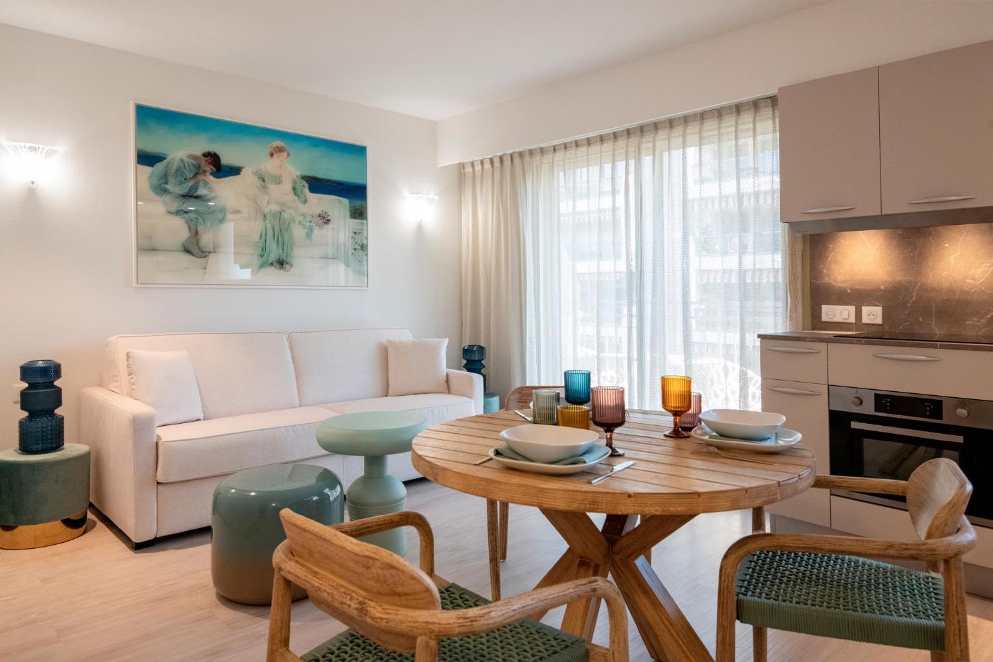 Deluxe Apartment