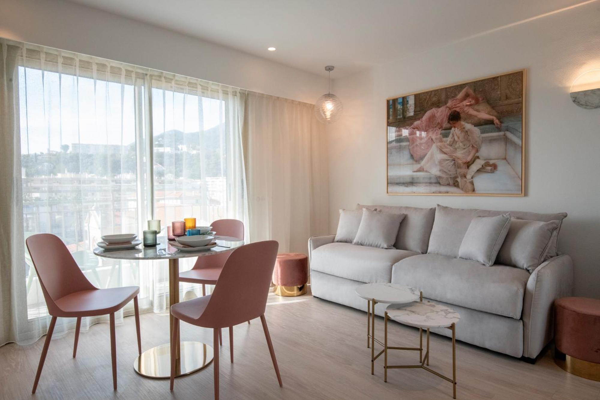 Deluxe Apartment