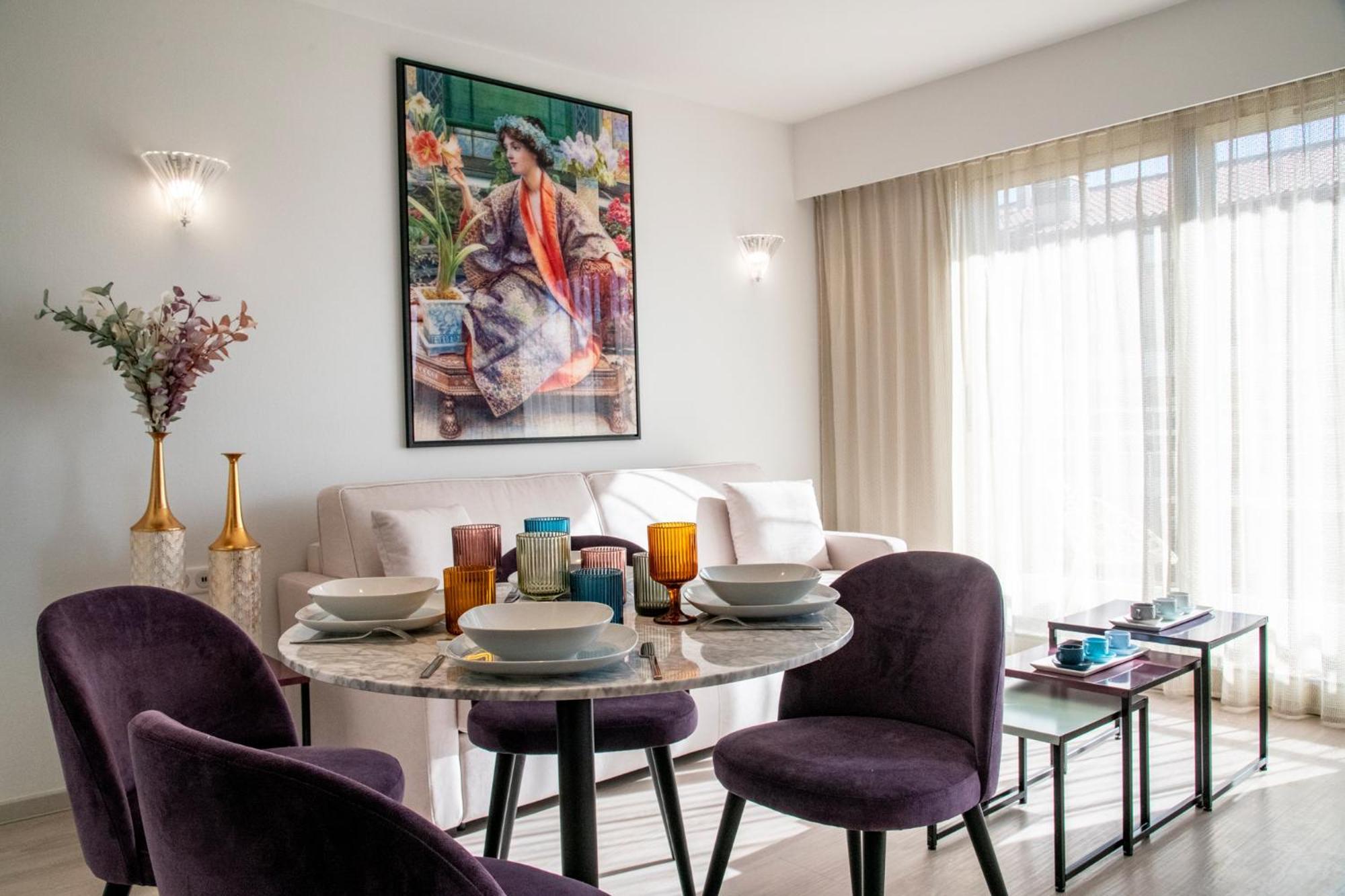 Deluxe Apartment