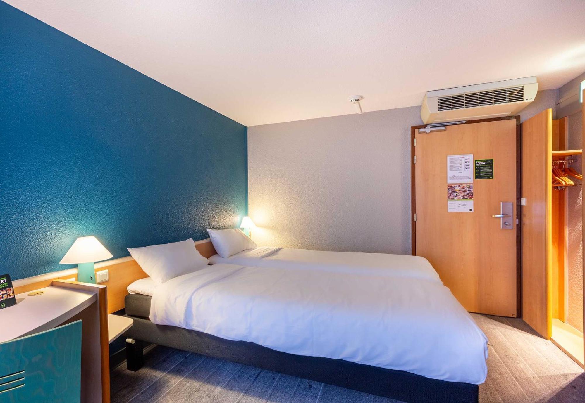 Twin Room,1639572573:JPEG