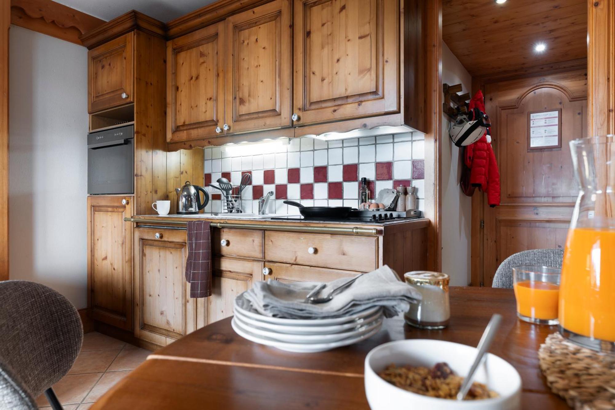 Superior One-Bedroom Apartment (3 people),1642317678:JPEG