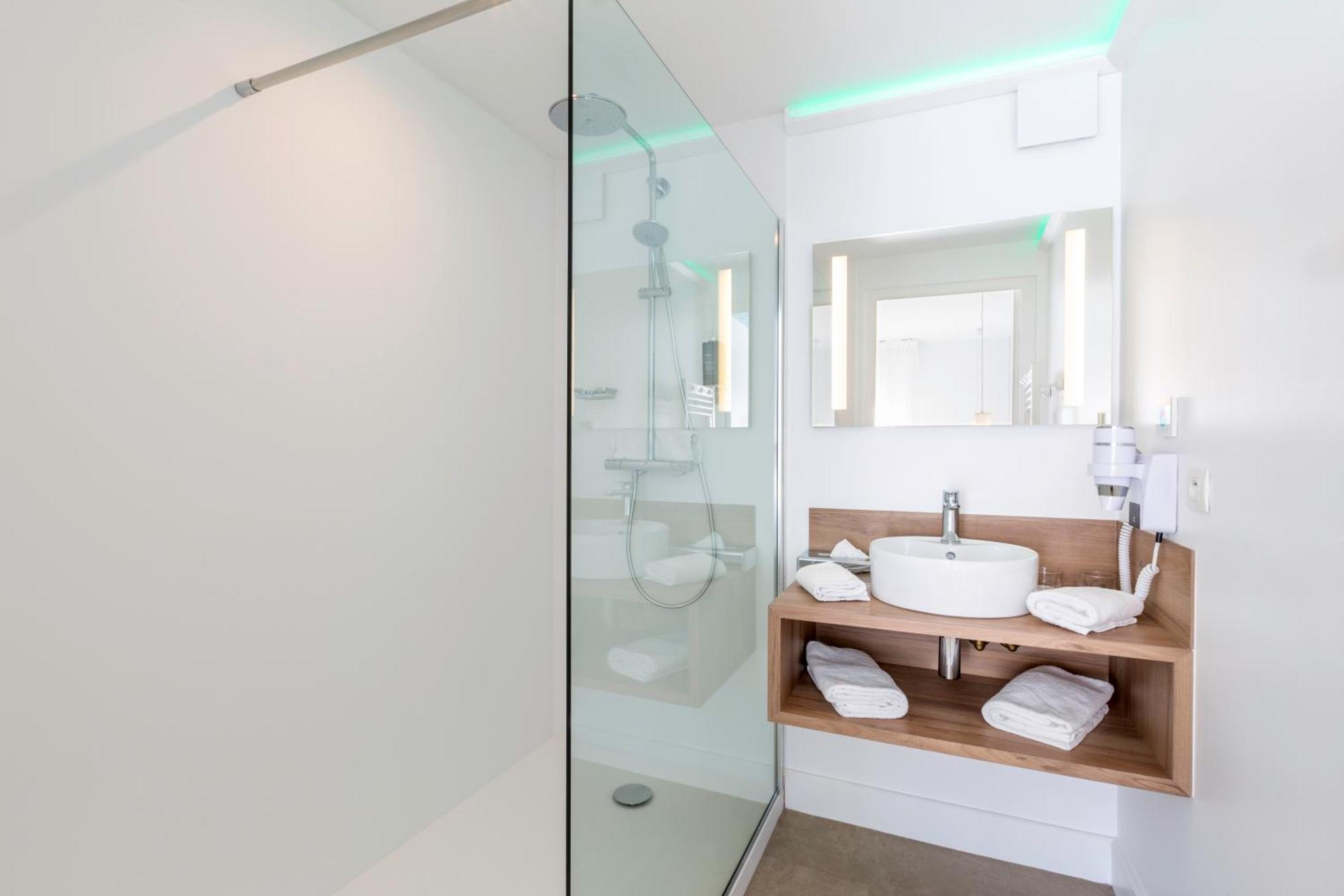 Standard Single Room,1642963814:JPEG