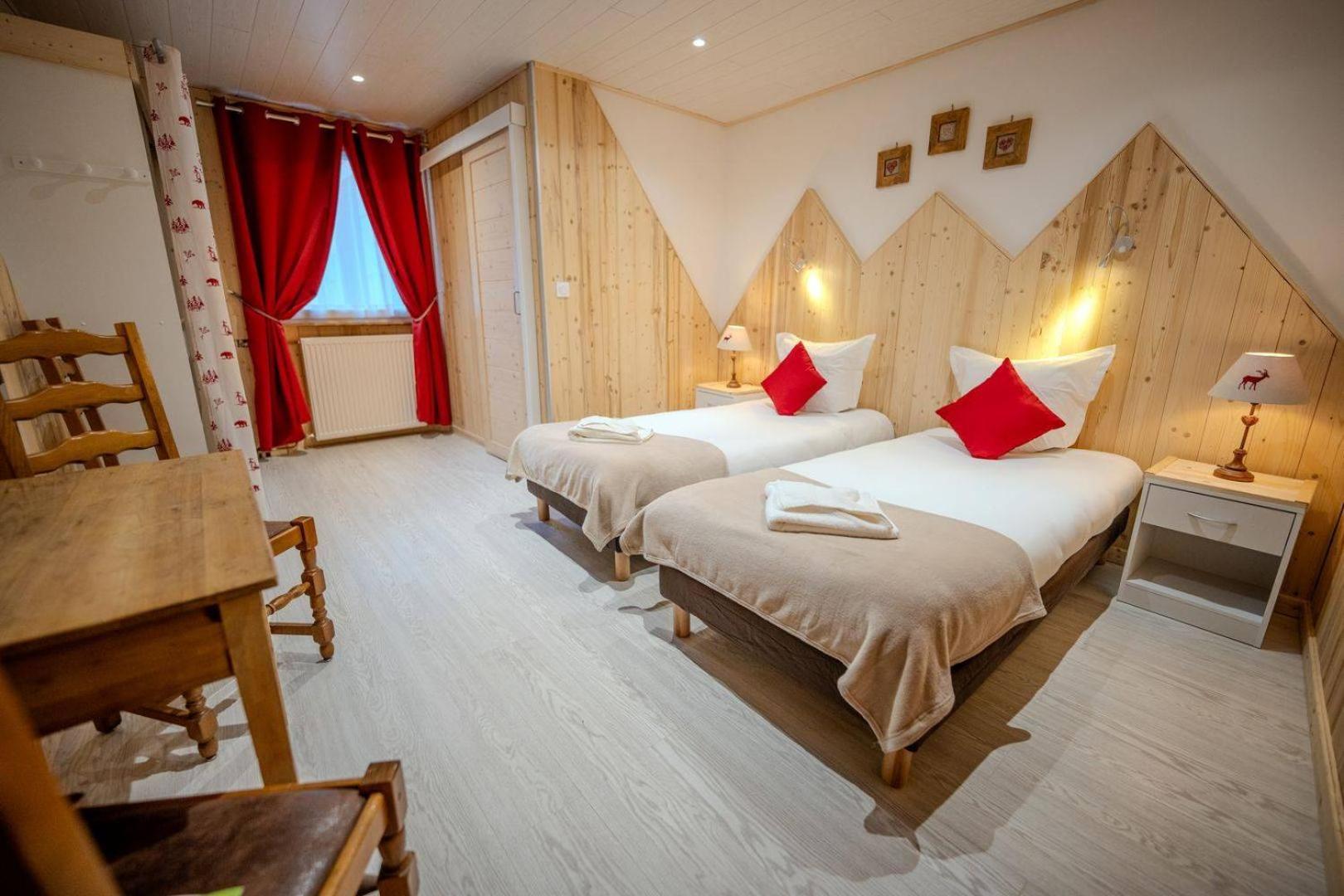 Twin Room,1645018539:JPEG