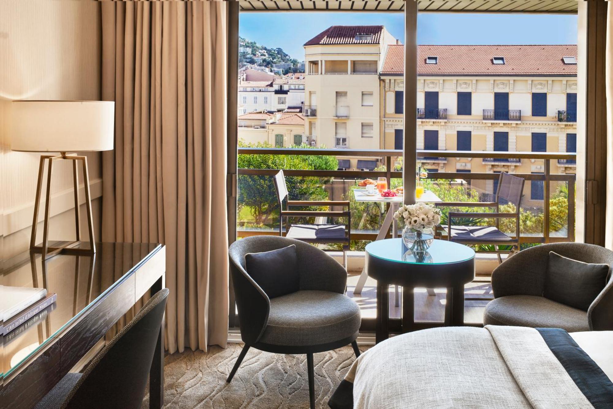 Habitación Superior con terraza y vistas al jardín