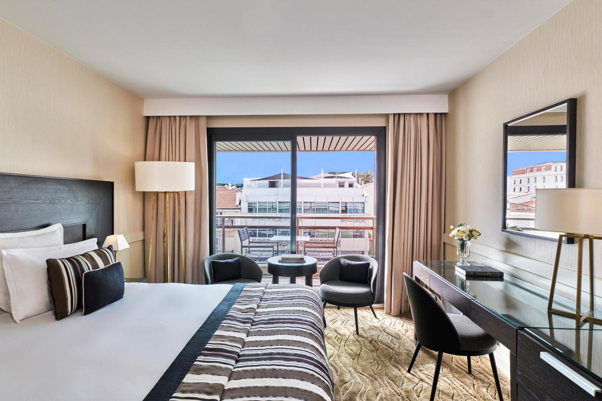 Deluxe Room City View Terrace