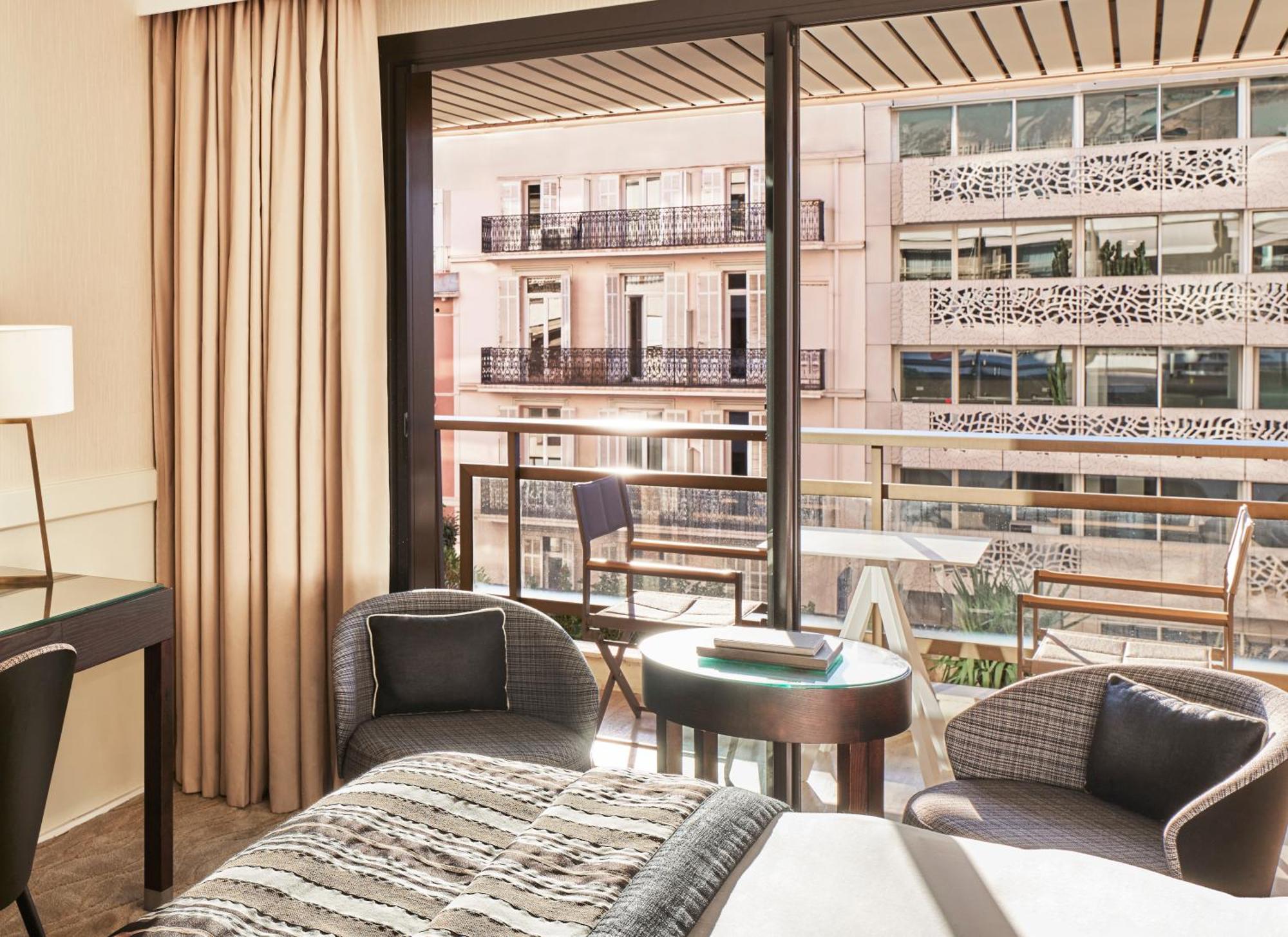 Habitación Superior con terraza y vistas a la ciudad