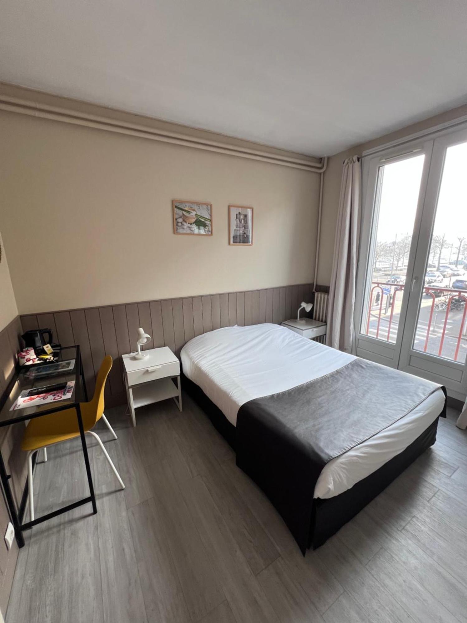 Superior Double Room Port View