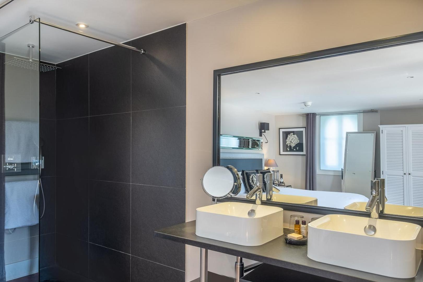 Chambre avec Terrasse et Bain à Remous - Vue sur Parc