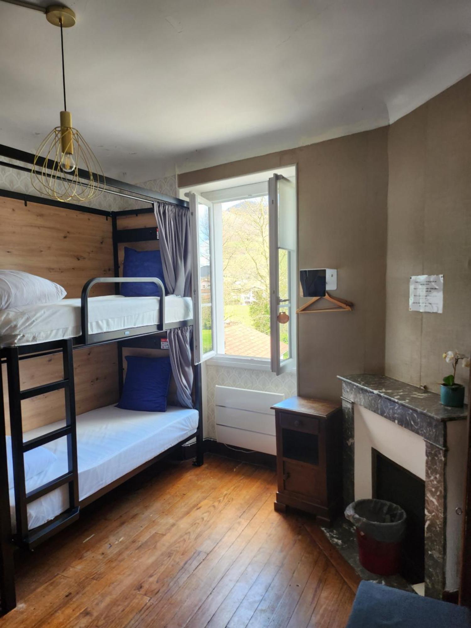 Bed 4-Bed Mixed Dormitory Room