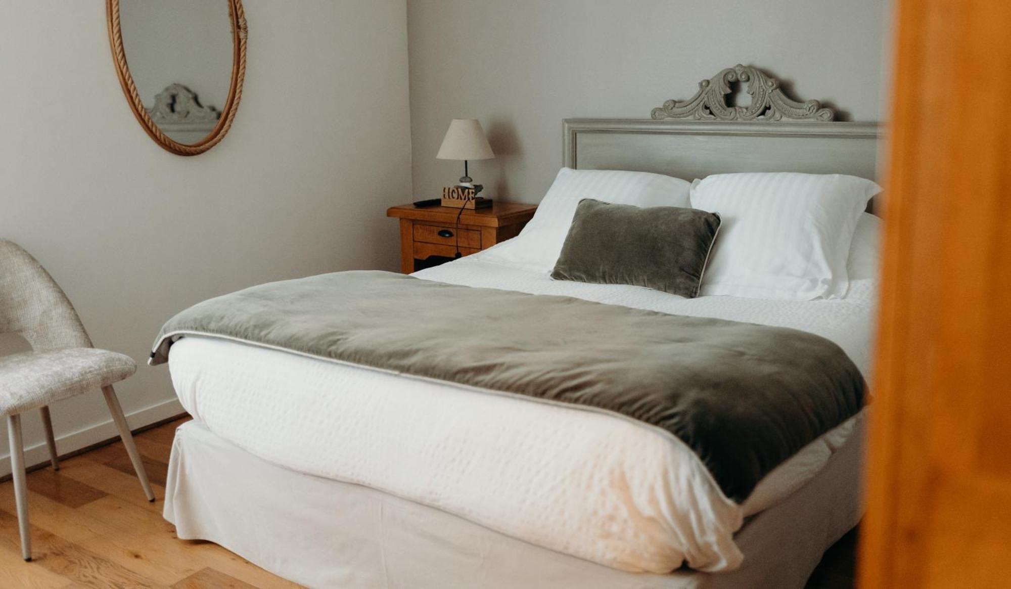Double Room with Street View,1660285414:JPEG