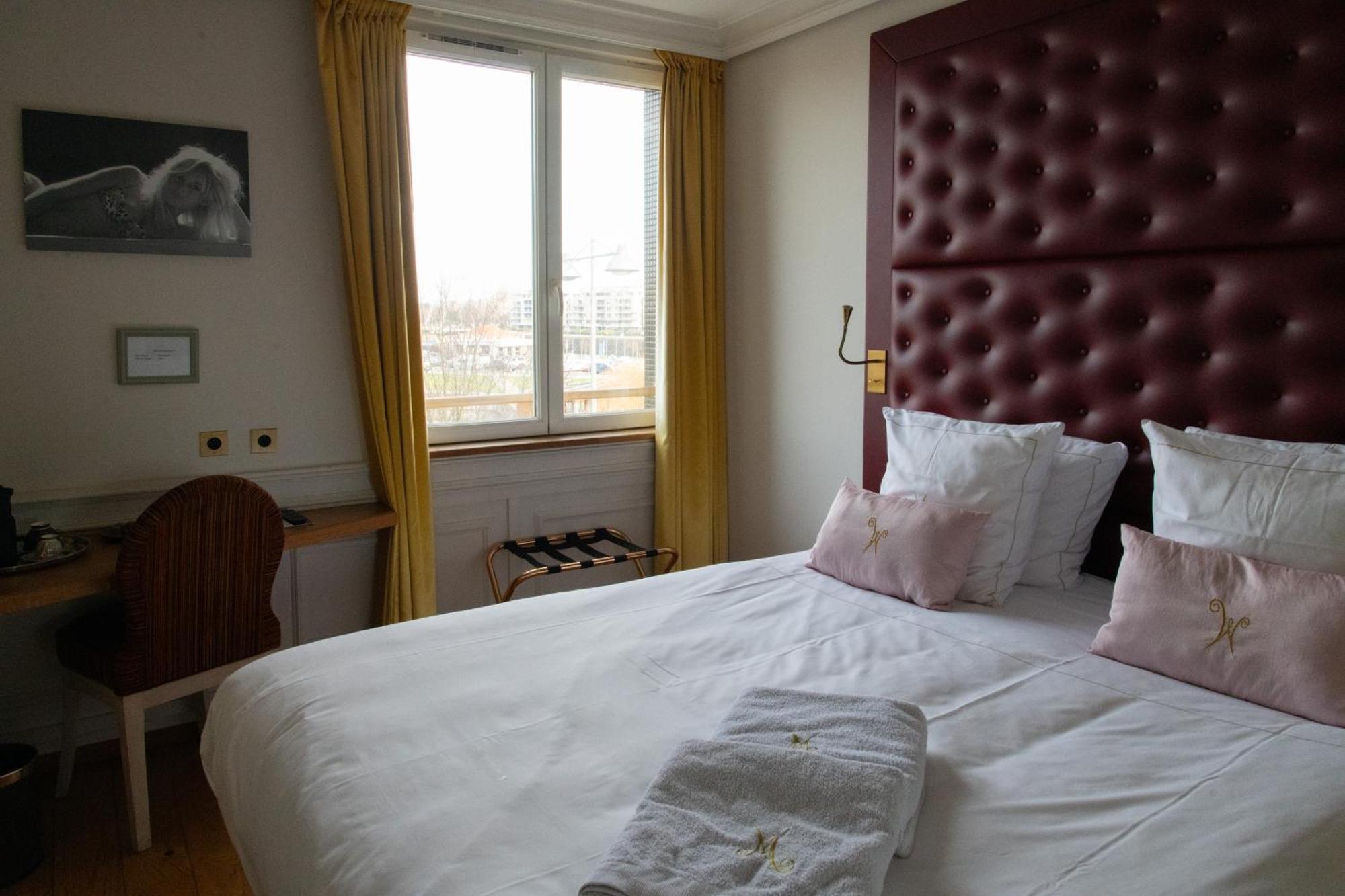Double Room Port View
