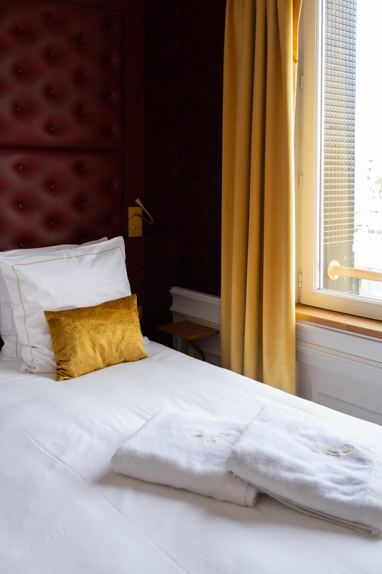 Double Room Port View