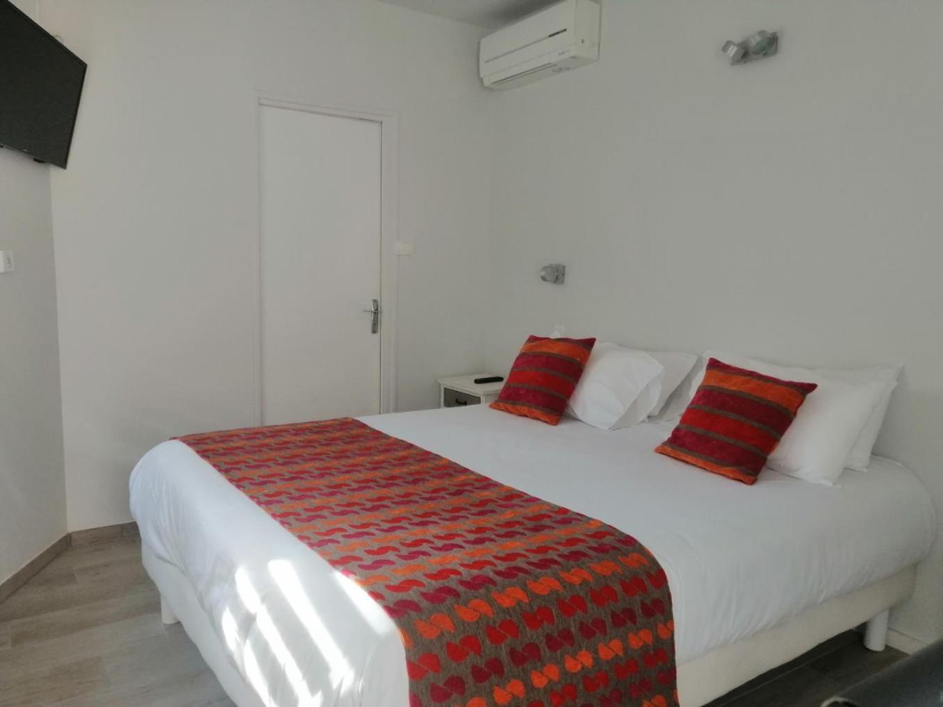 One-Bedroom Loft Apartment Balcony 140cm Double Bed,1661110303:JPEG