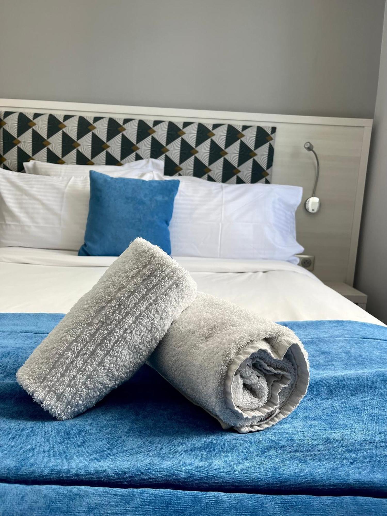 Standard Double Room Partial Sea View