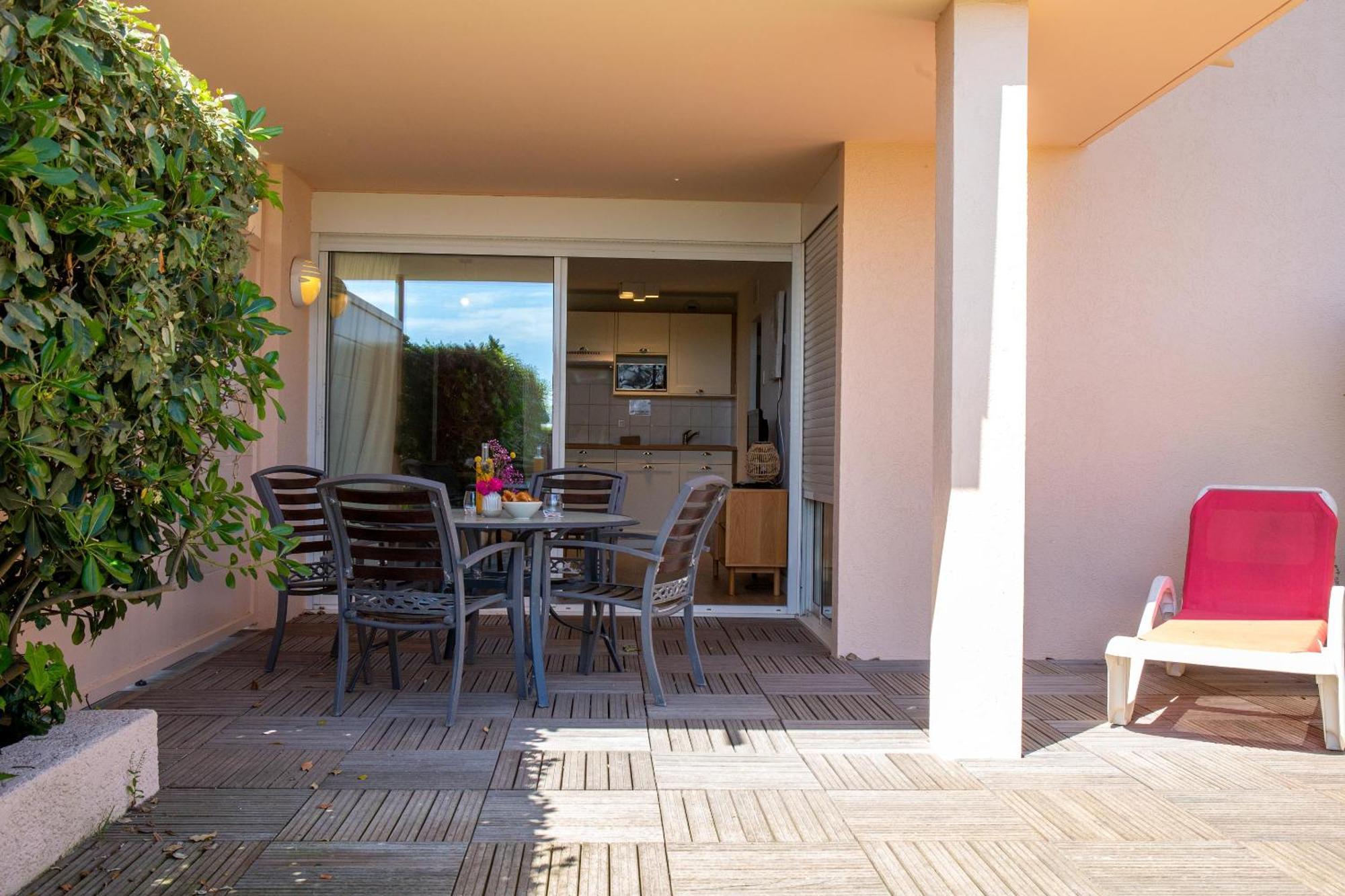 One-Bedroom Apartment Sea Side on Ground Floor