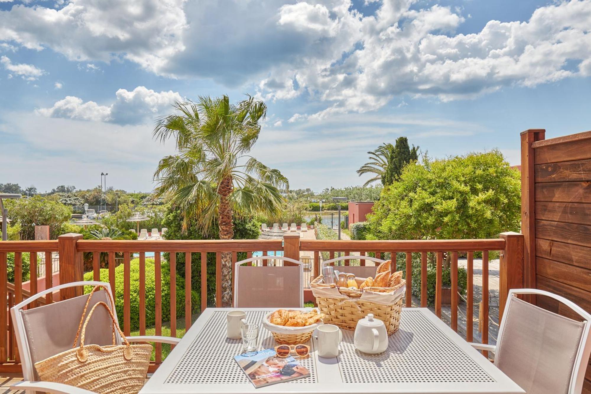 Two-Bedroom Apartment Pool Side