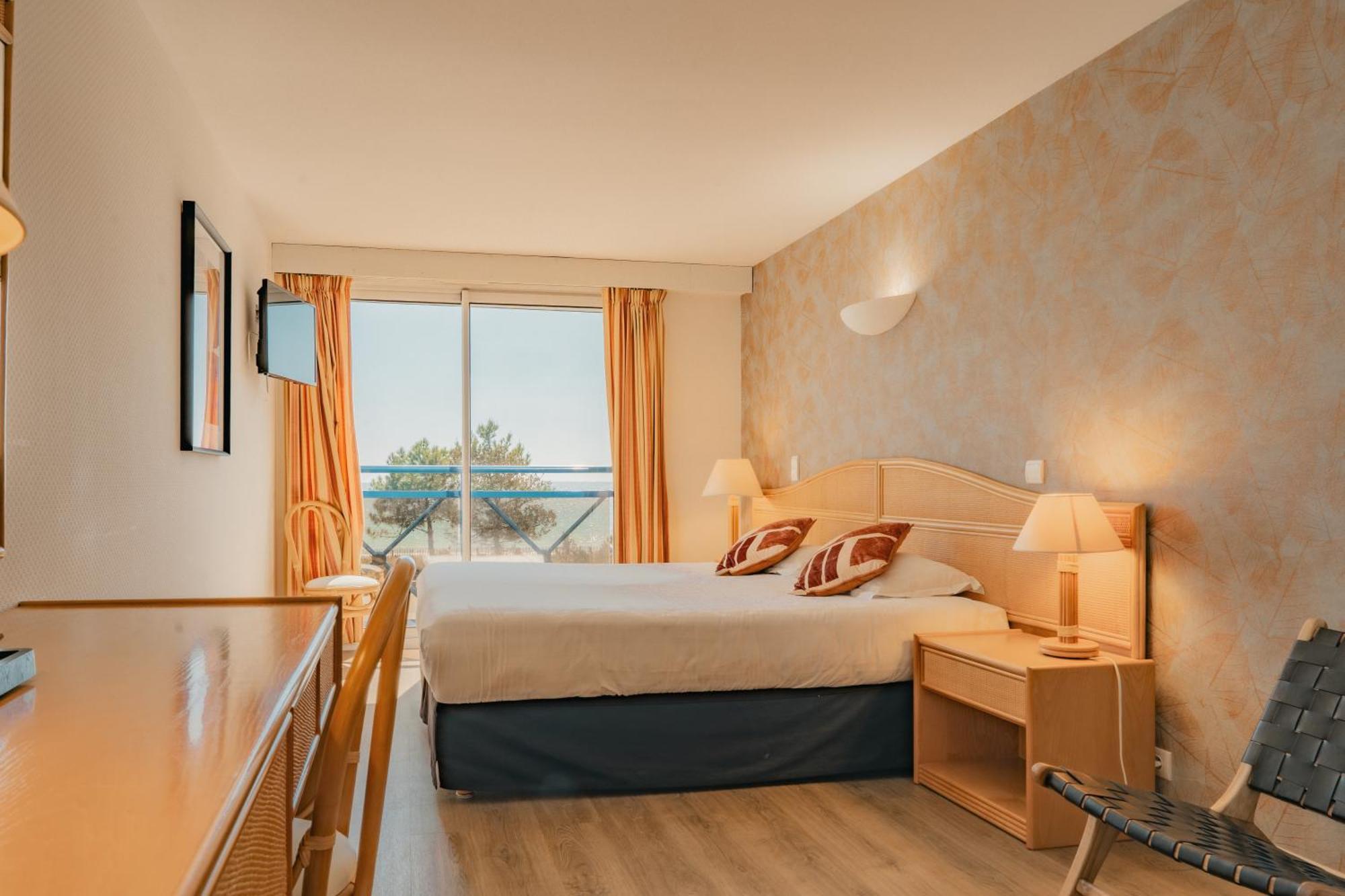 Double or Twin Room Sea View