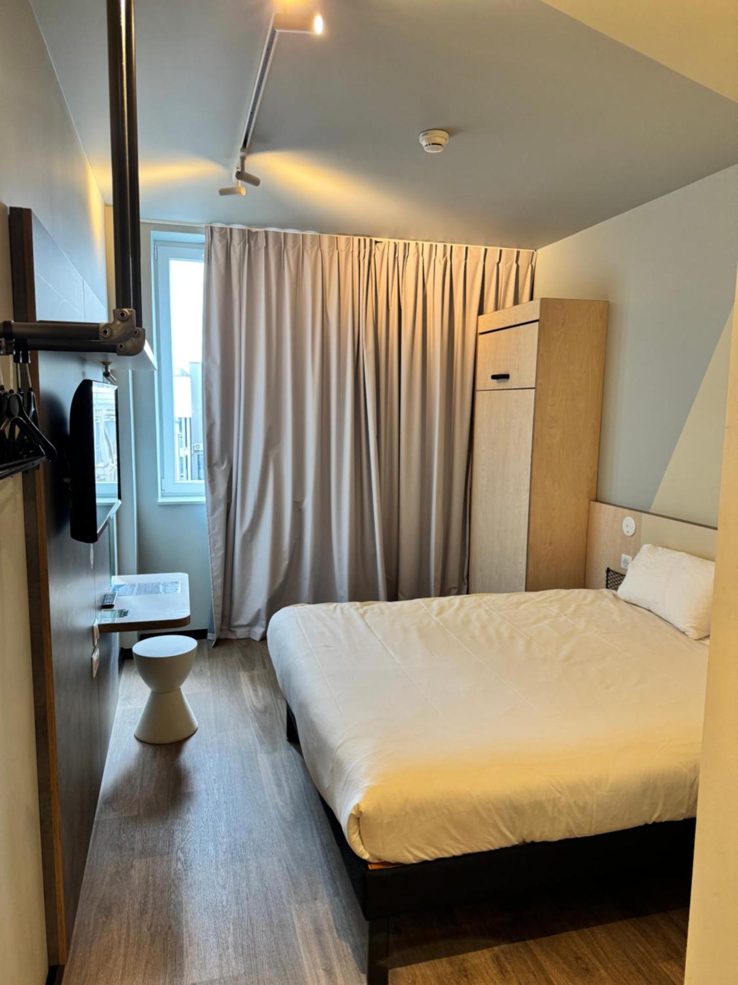 Habitación Triple con una cama doble y una individual