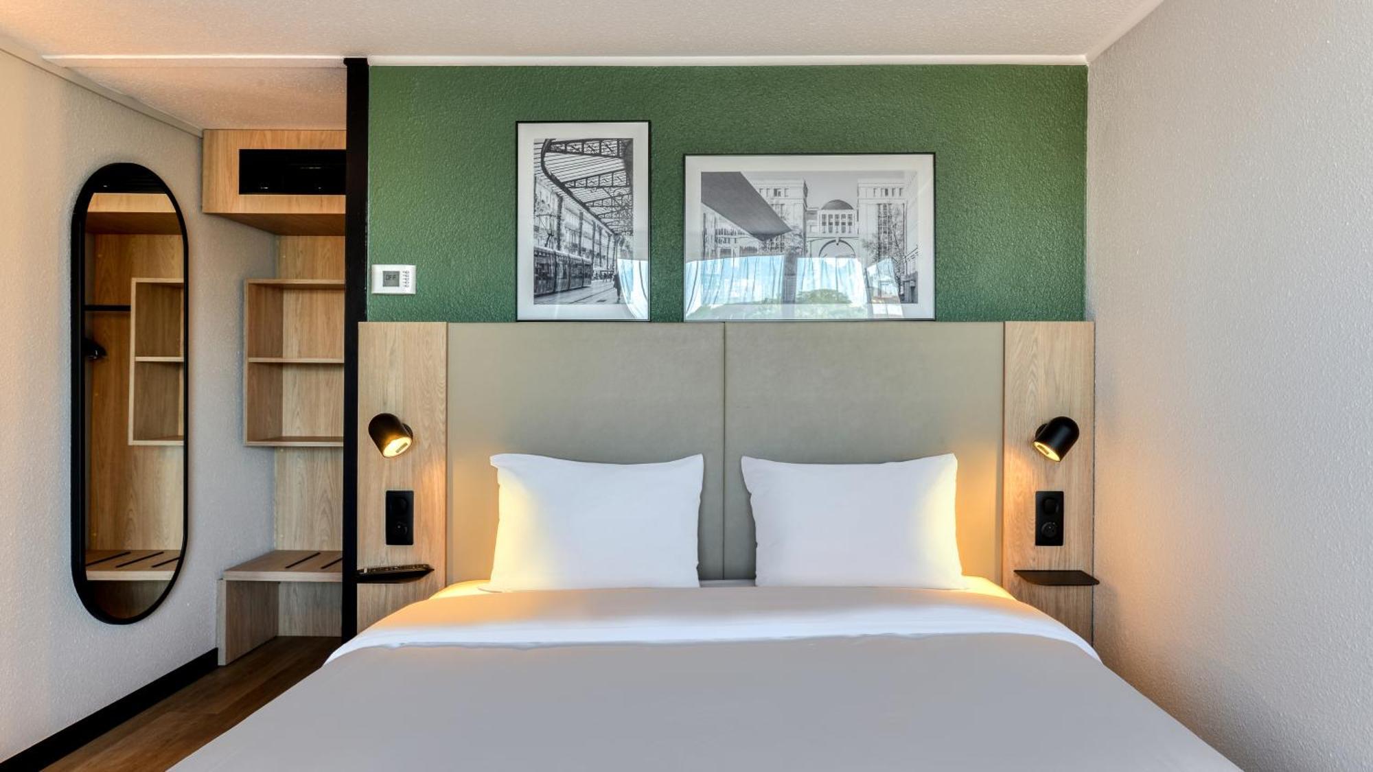 Standard Room 1 Queen Bed
