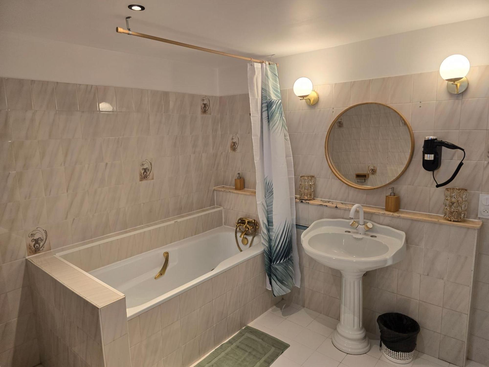 Deluxe Double Room Bath