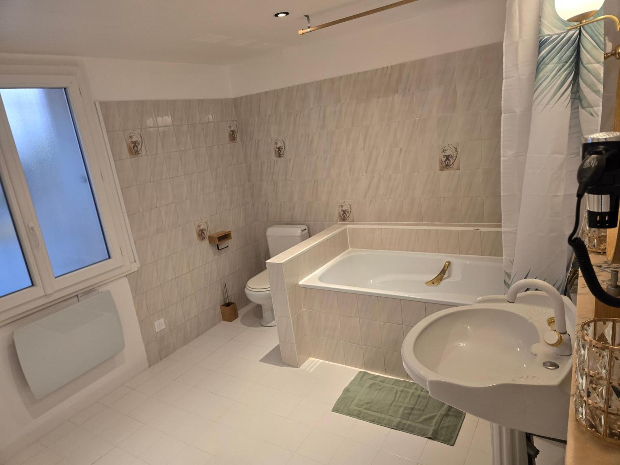 Deluxe Double Room Bath