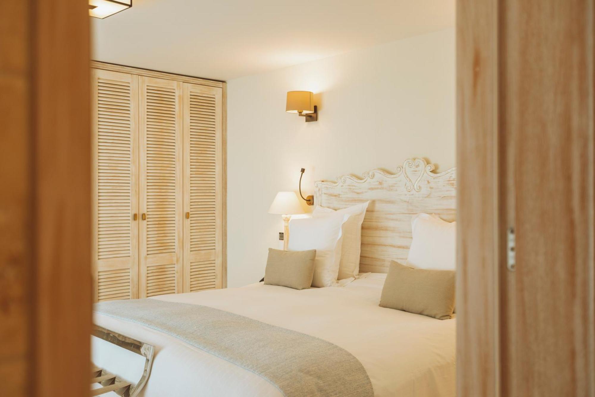 Deluxe Double Room,1678634592:JPEG