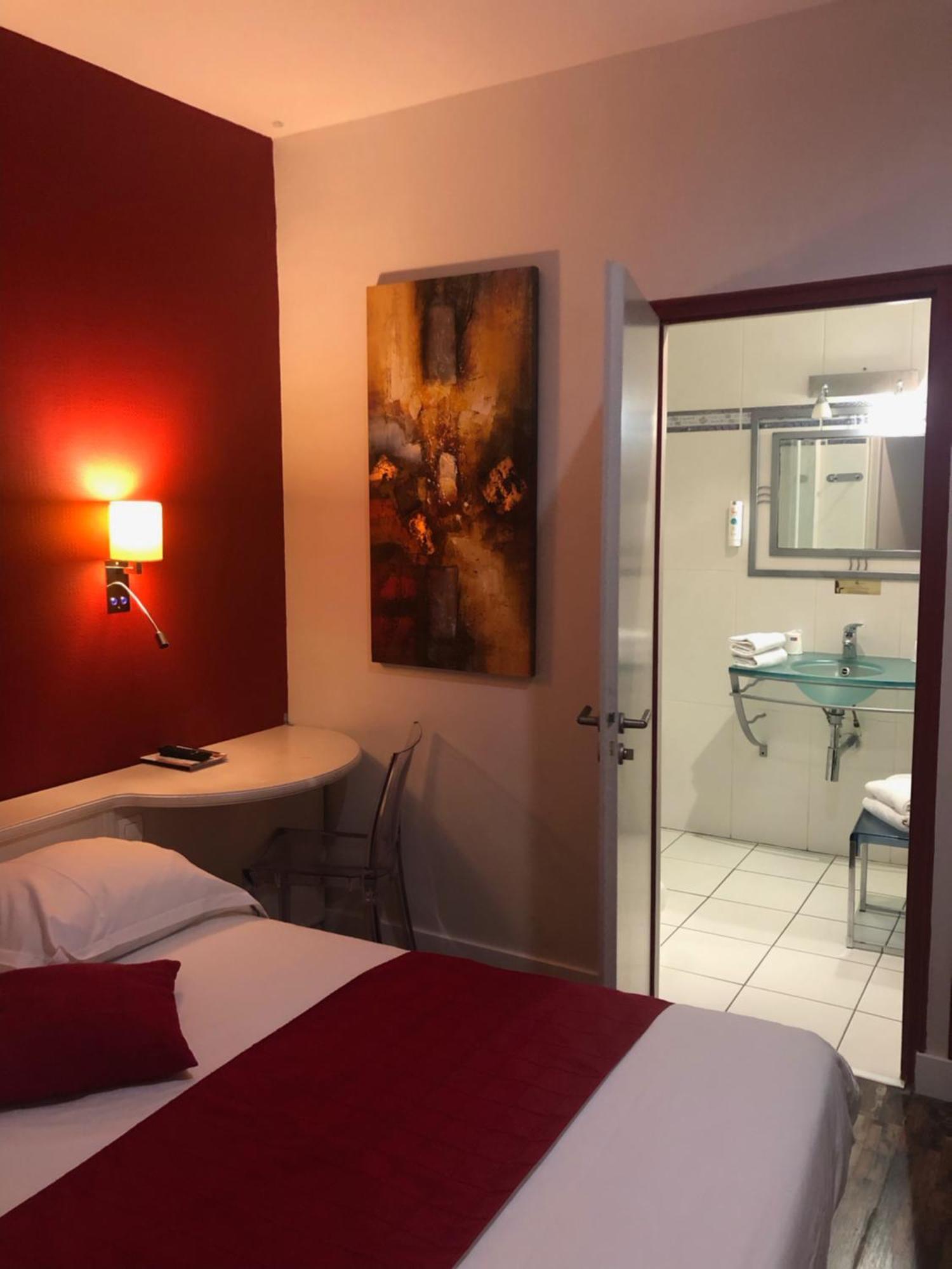 Double or Twin Room Shower