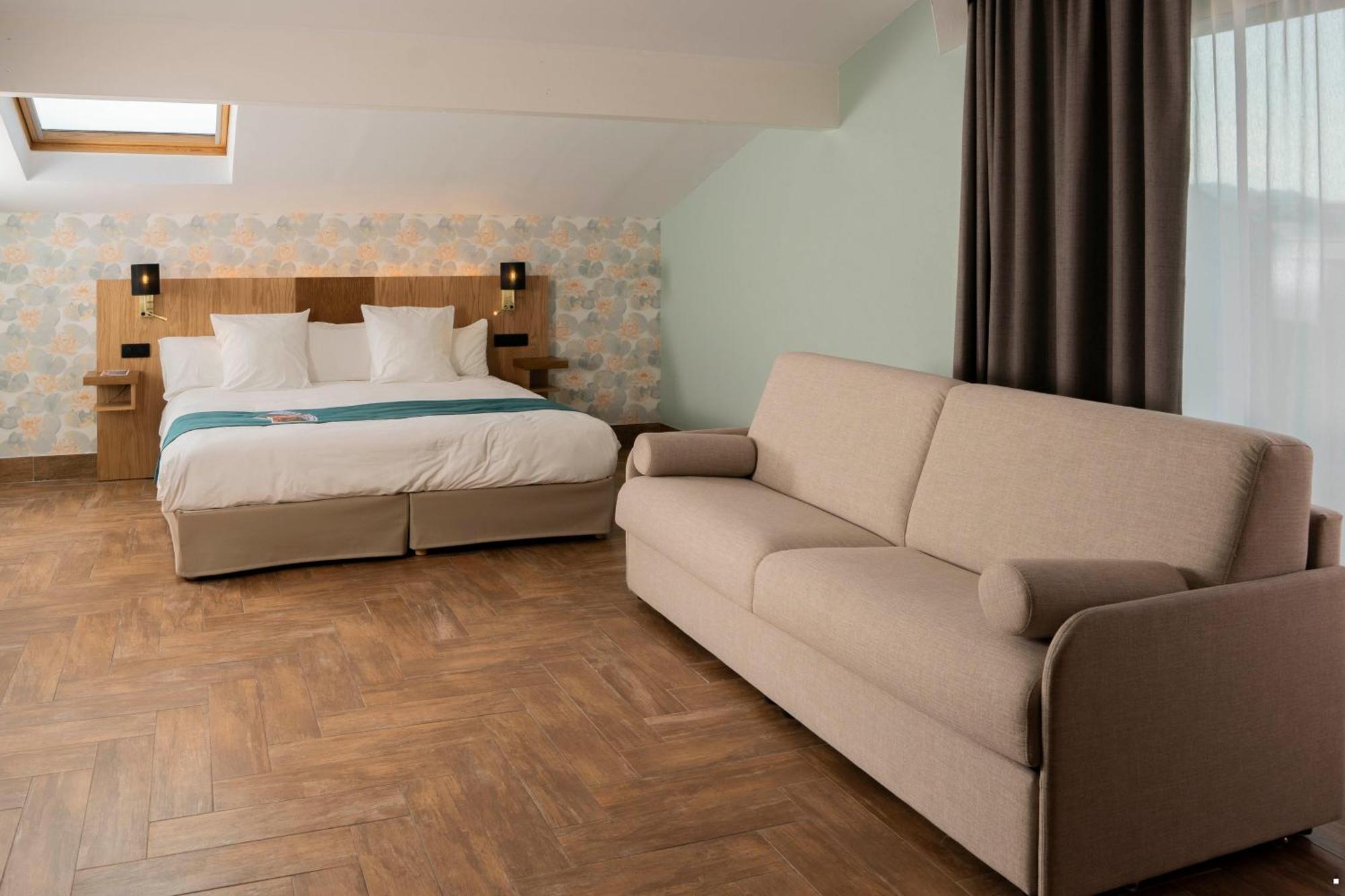 Suite Junior Lit King-Size avec Canapé-Lit – Non-Fumeurs