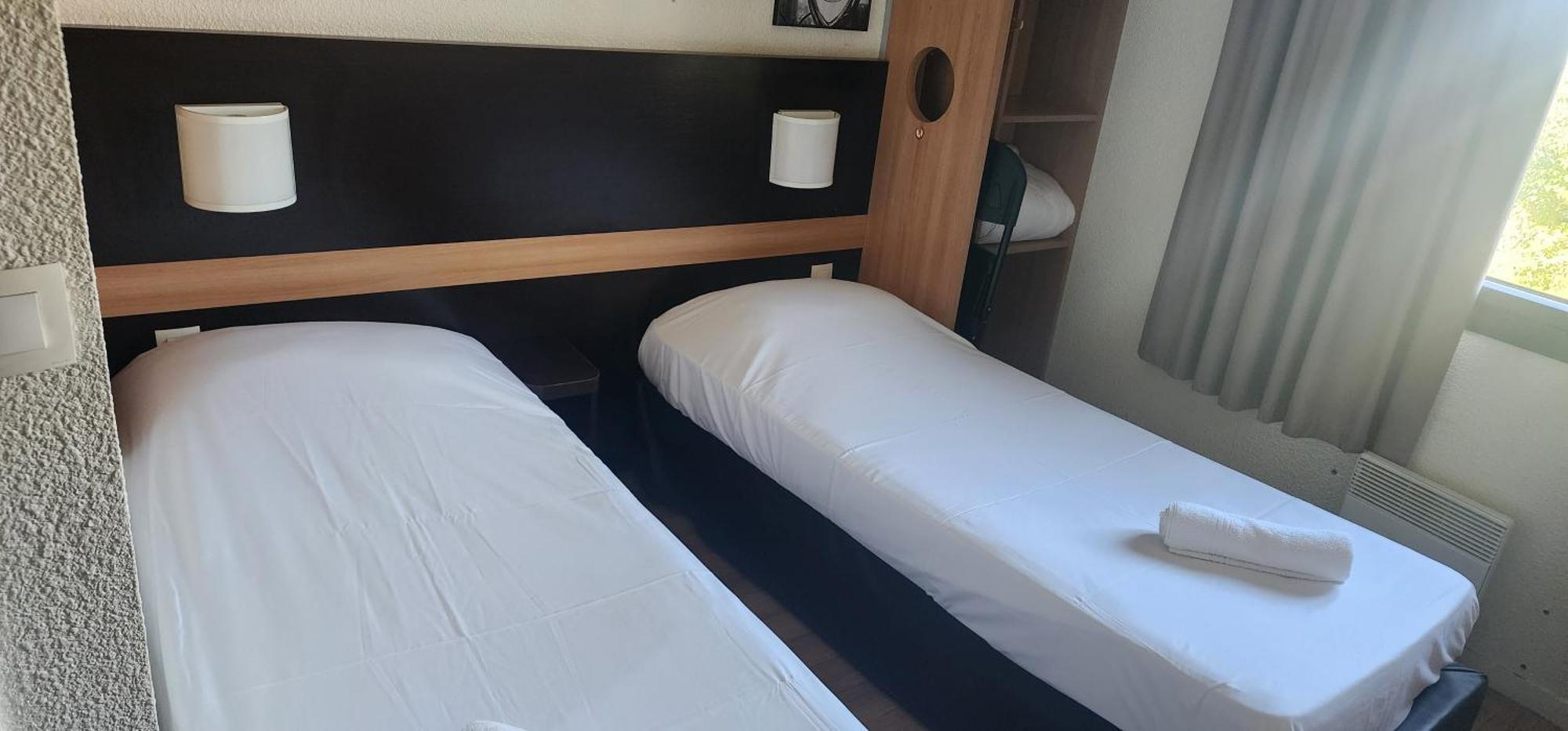 Twin Room,1689827051:JPEG