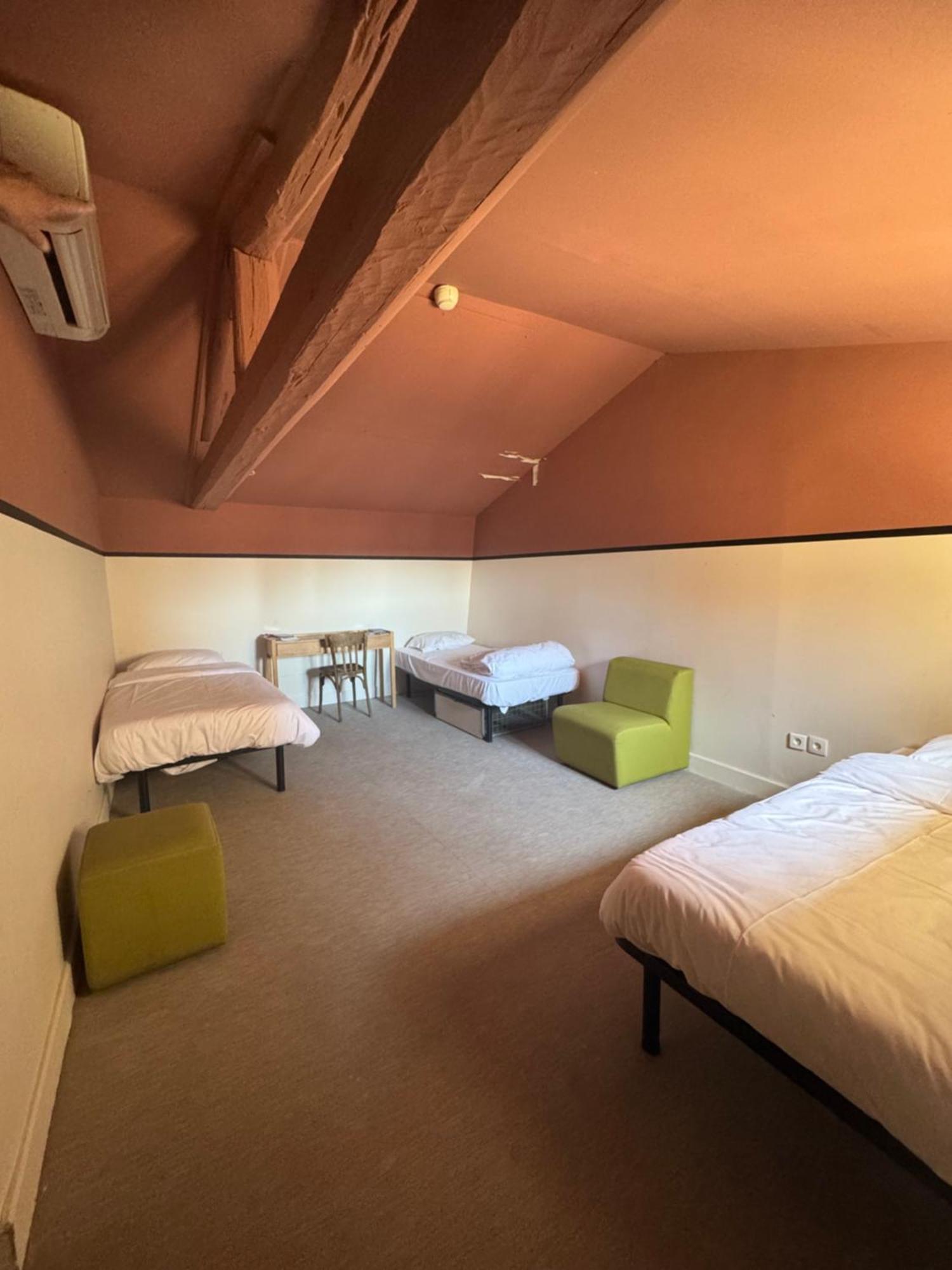 Triple Room –