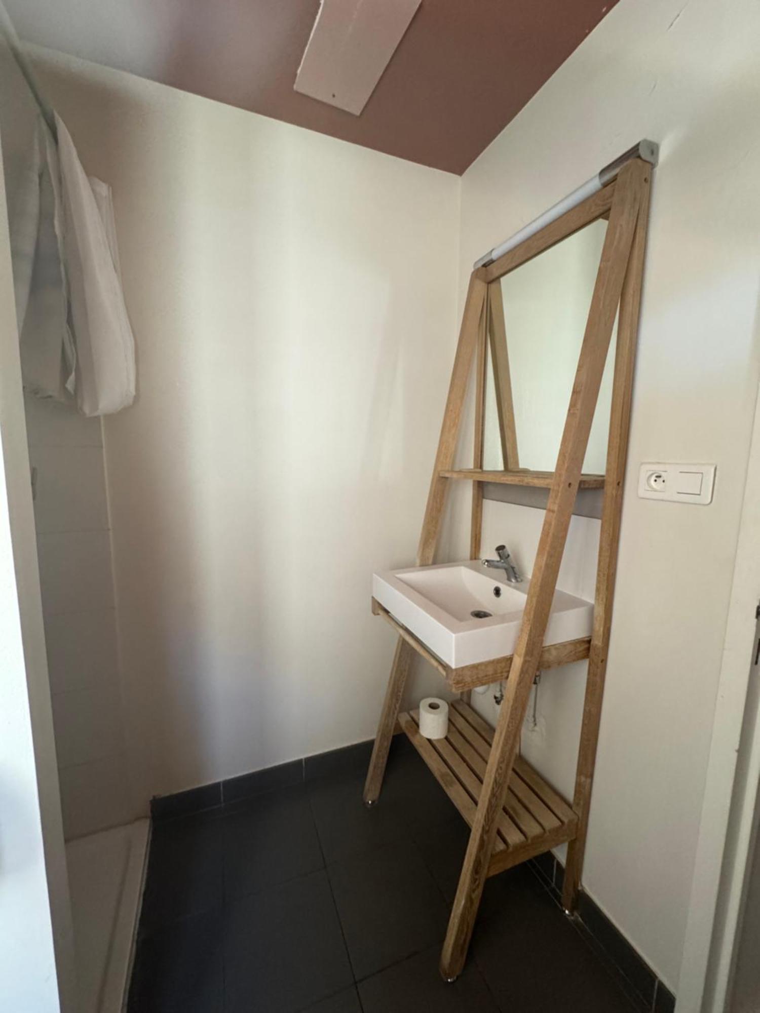 Bed 10-Bed Male Dormitory –