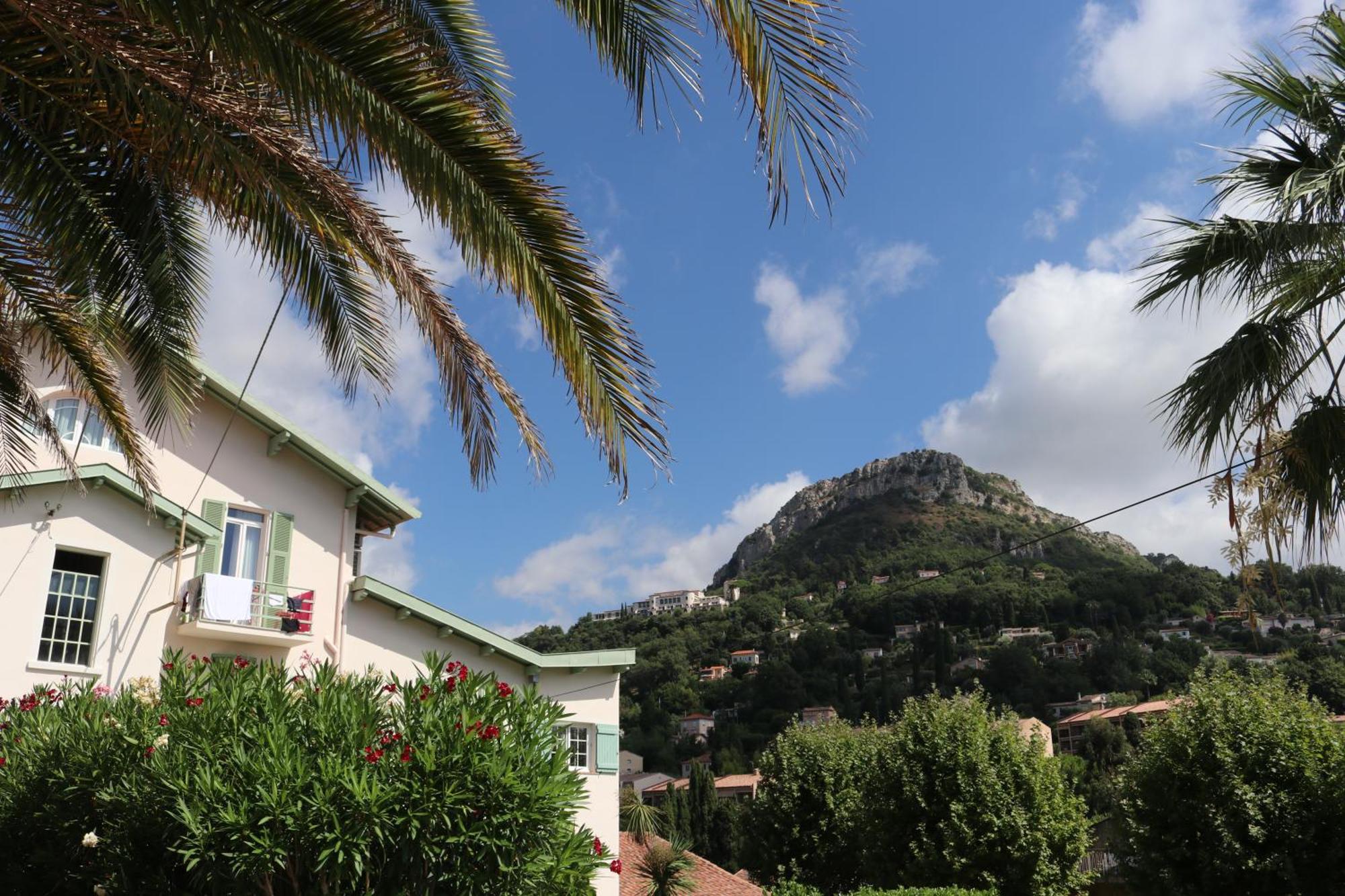 Dreibettzimmer mit Bergblick