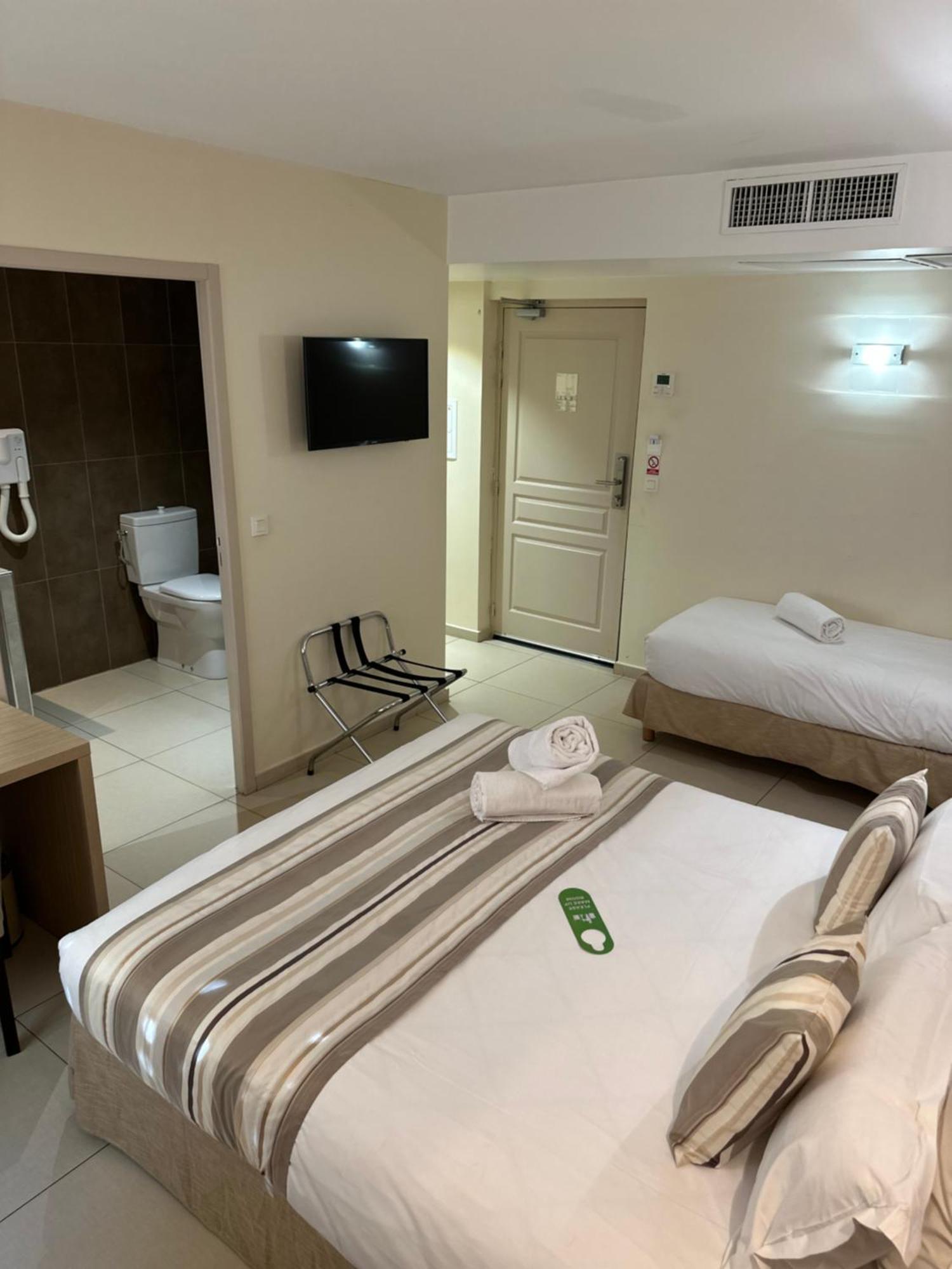 Economy Double Room Wall View