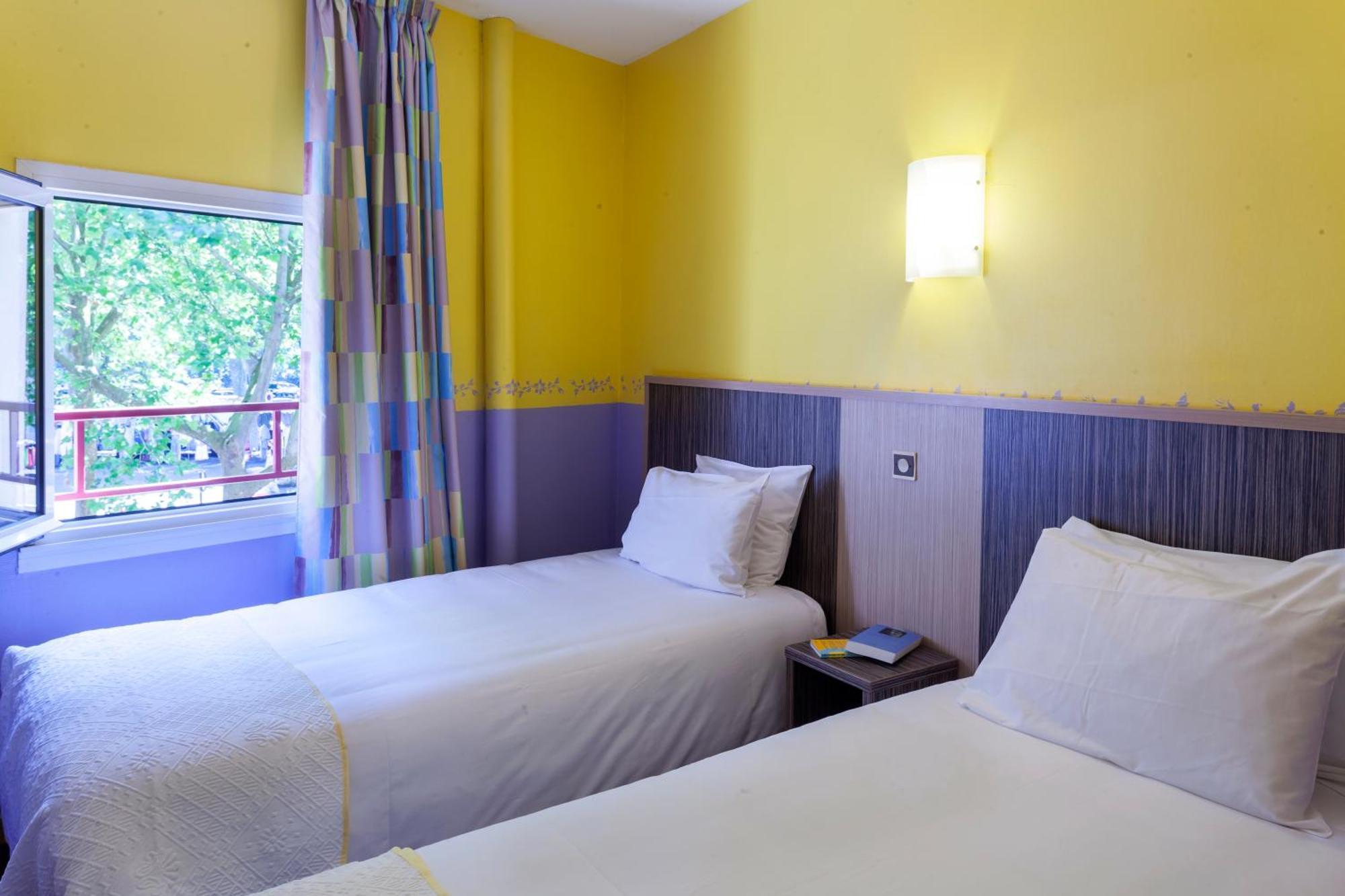 Twin Room,1770855081:JPEG