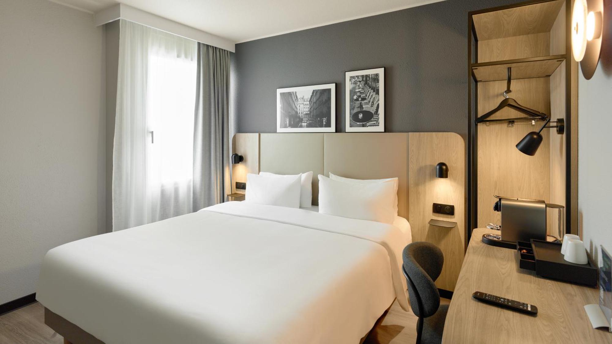 Superior Room - 1 King Bed