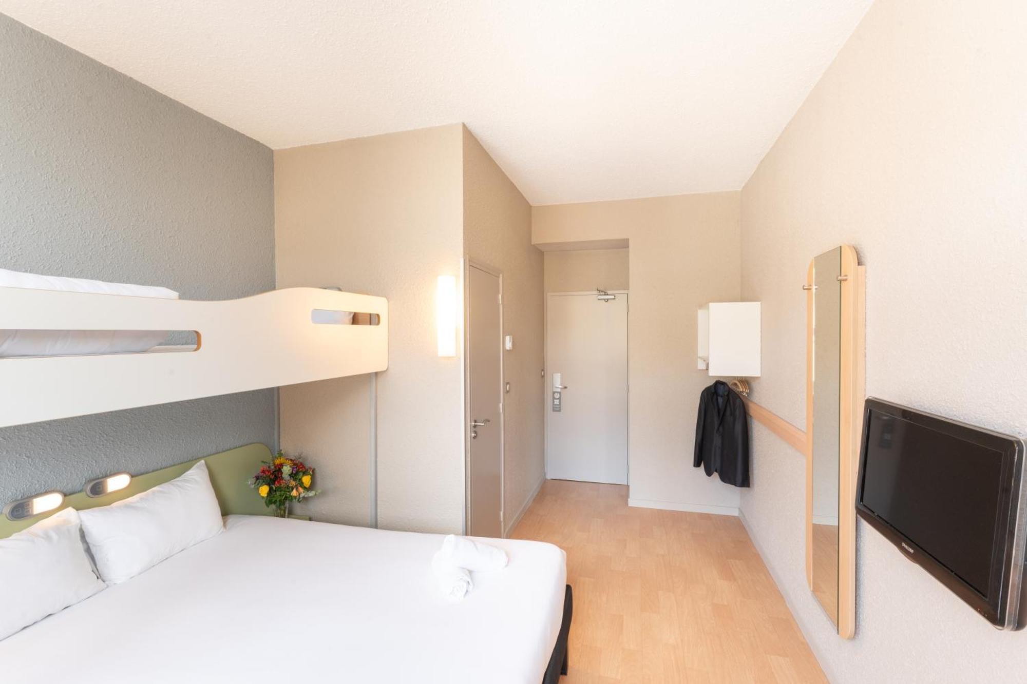 Standard Double Room a Bunk Bed