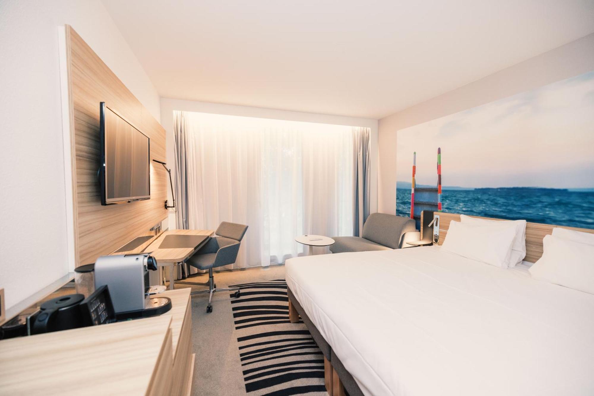 Executive Room with One Queen Bed and One Sofa