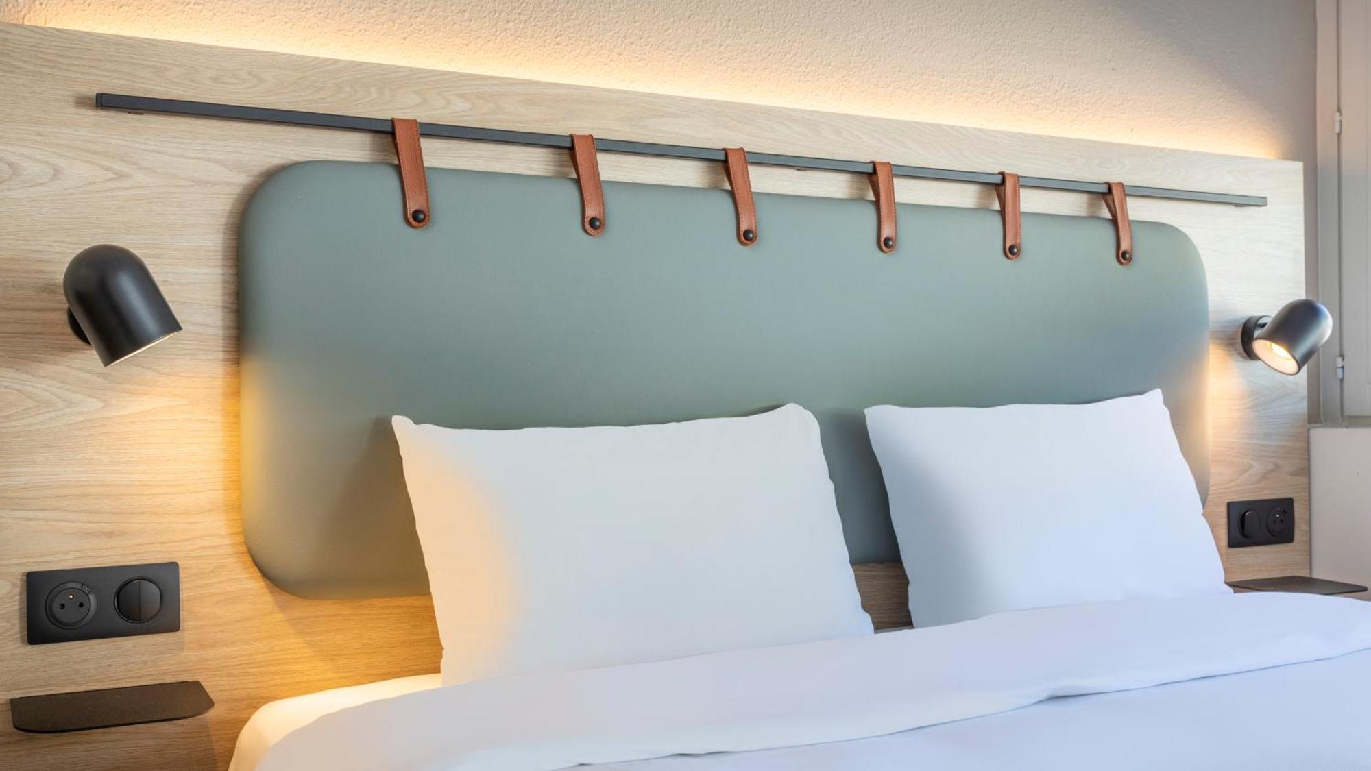Standard Room 1 Queen Bed