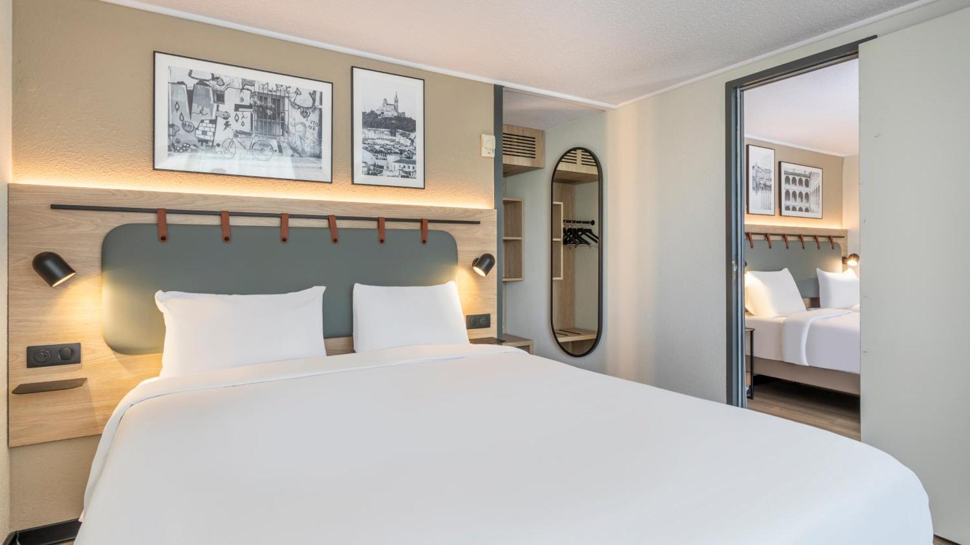 2 Standard Room Connecting 1 Queen Bed 2 Single Beds