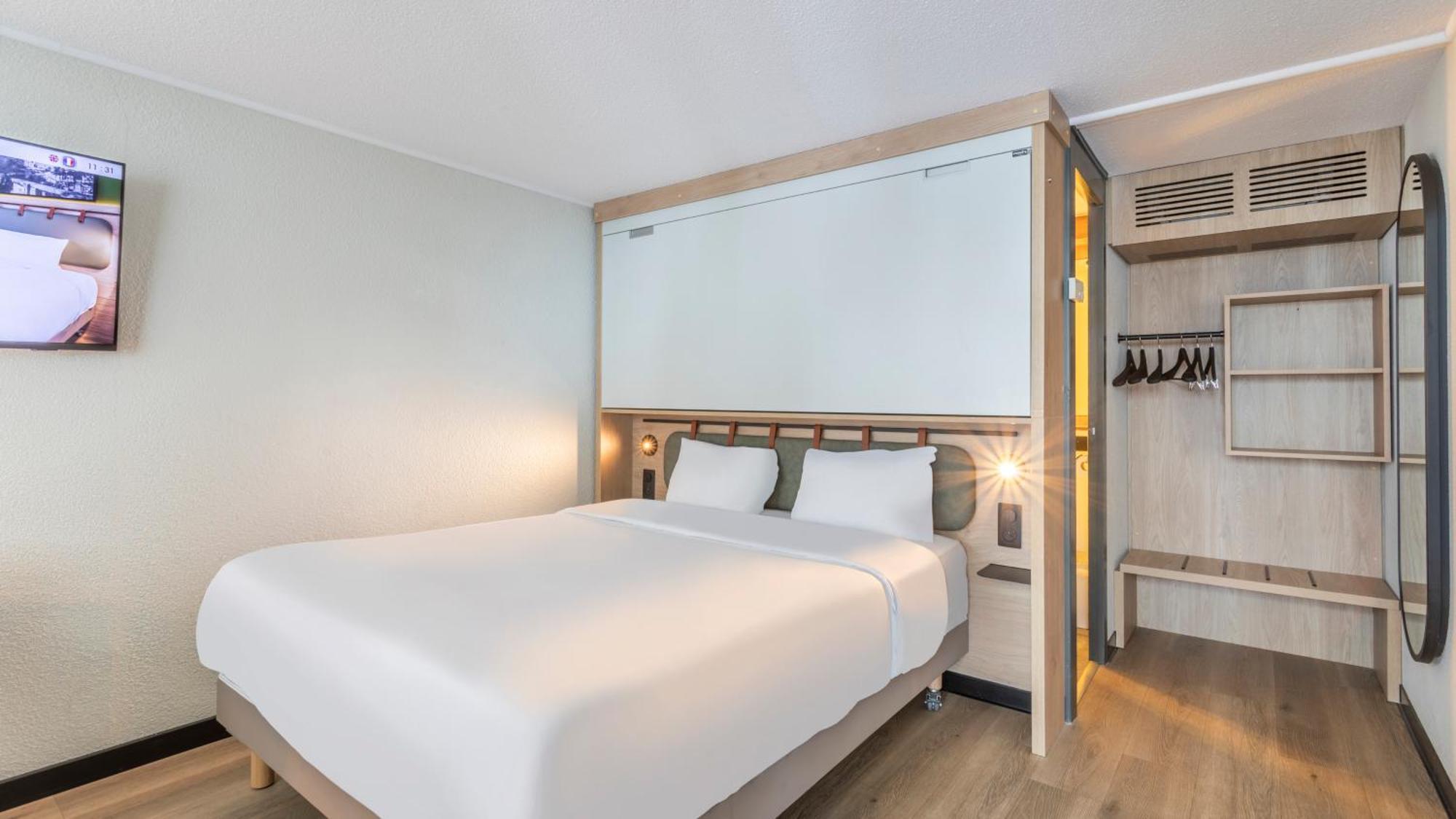 Standard Room 1 Queen Bed 1 Bunk Bed
