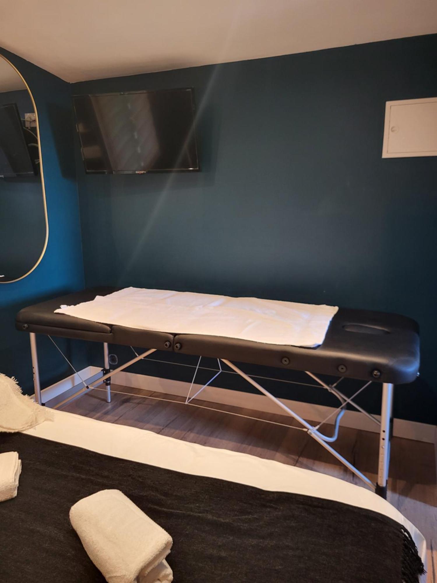 Suite with Spa Bath,1703562310:JPEG