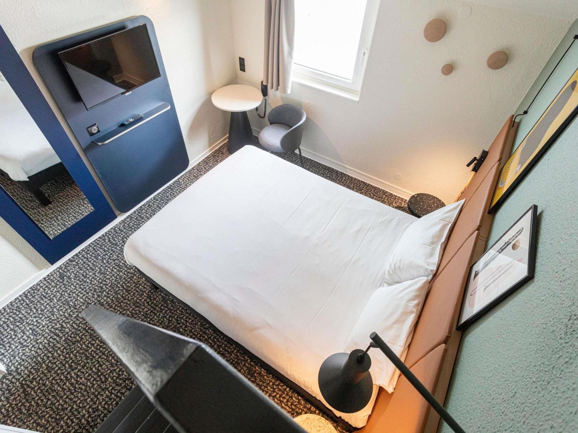 Standard room 1 Double 2 Single beds Ocean View